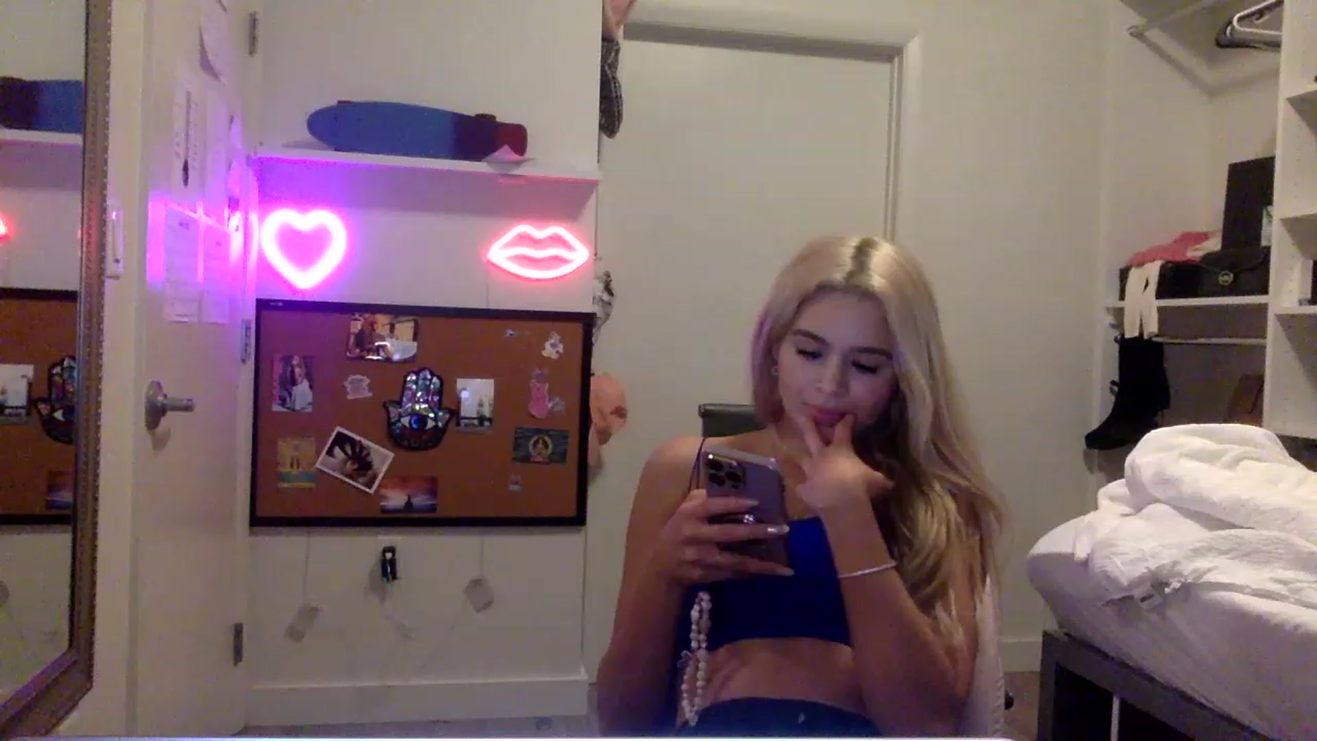Gallery image thumbnail from sincerelypeny's myfreecams stream on, 05/21/2023, 02:16 image 19 of 20