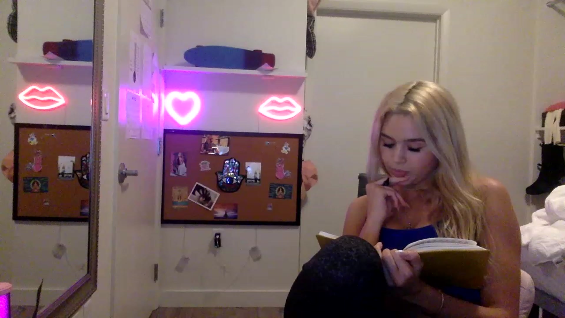Gallery image thumbnail from sincerelypeny's myfreecams stream on, 05/21/2023, 02:16 image 3 of 20