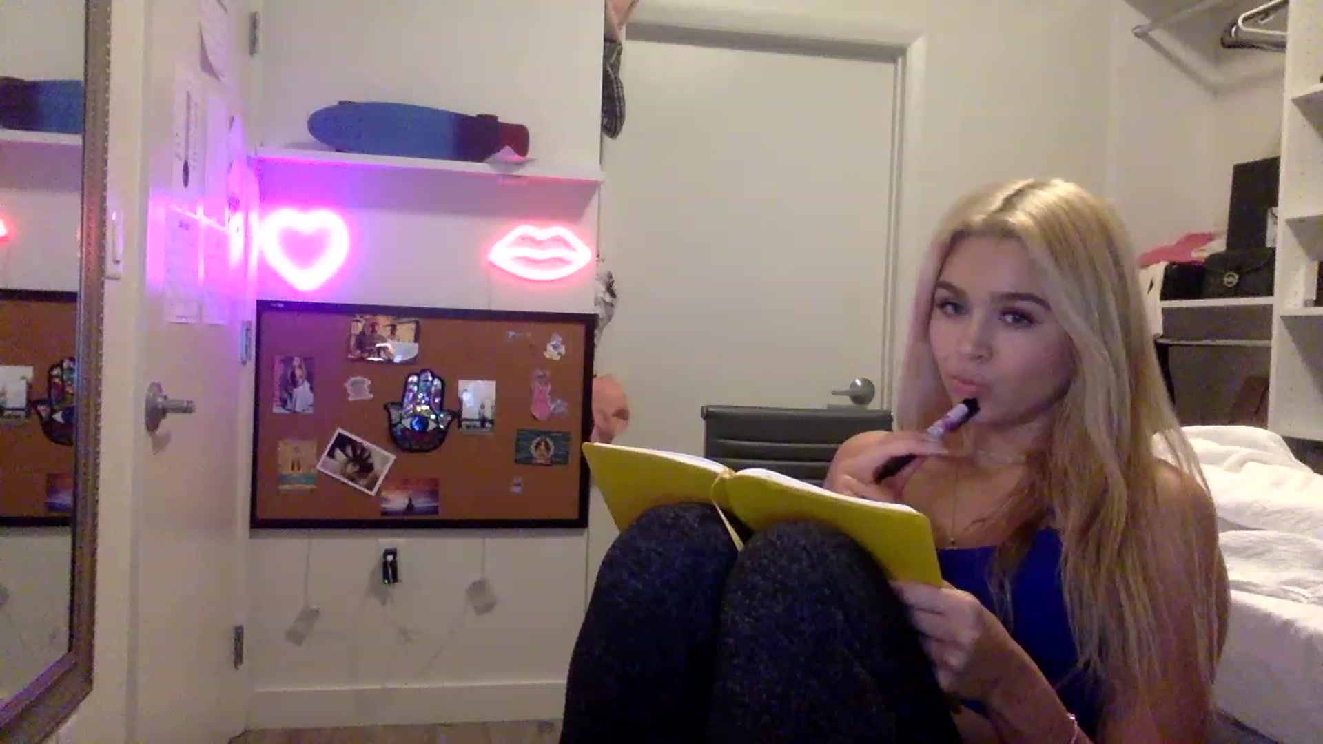 Gallery image thumbnail from sincerelypeny's myfreecams stream on, 05/21/2023, 02:16 image 12 of 20