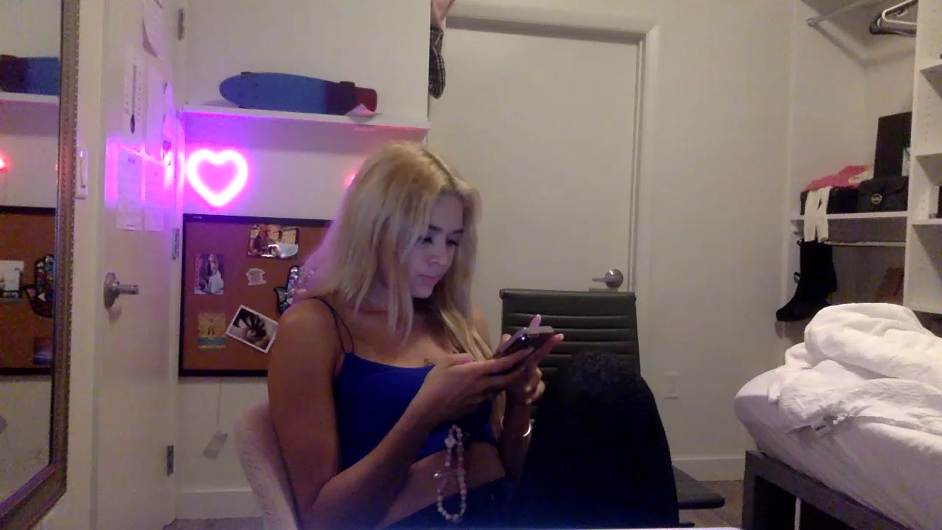 Gallery image thumbnail from sincerelypeny's myfreecams stream on, 05/21/2023, 02:16 image 16 of 20