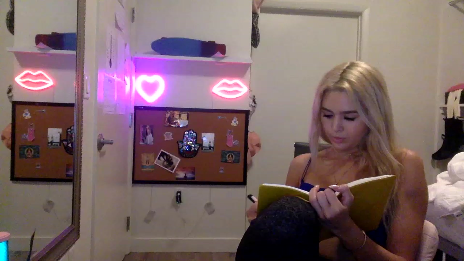 Gallery image thumbnail from sincerelypeny's myfreecams stream on, 05/21/2023, 02:16 image 1 of 20