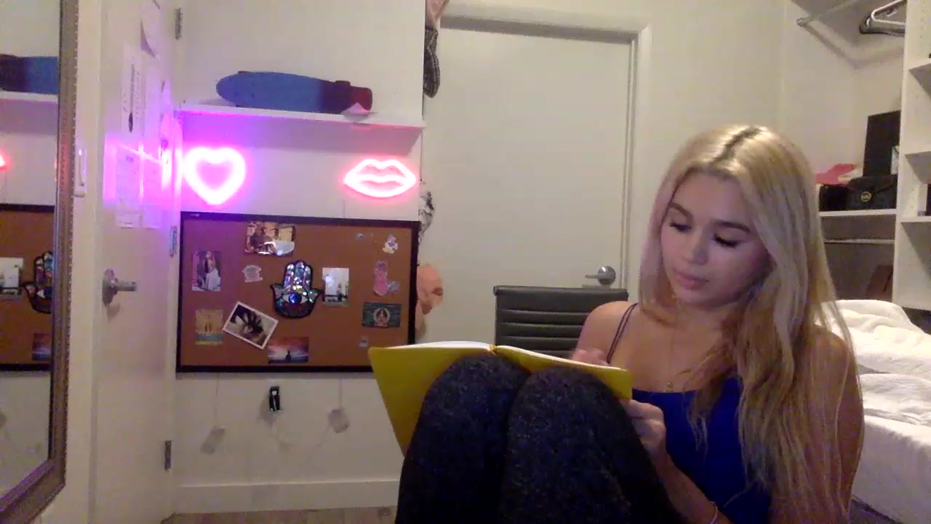 Gallery image thumbnail from sincerelypeny's myfreecams stream on, 05/21/2023, 02:16 image 11 of 20