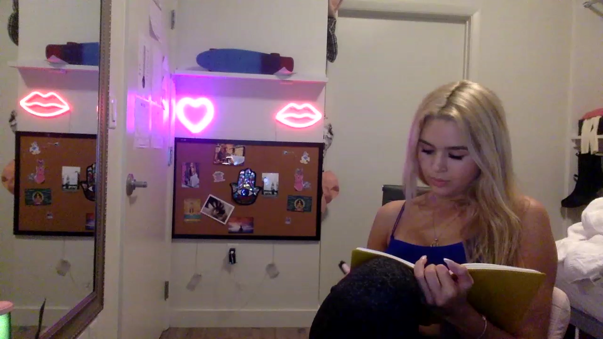 Gallery image thumbnail from sincerelypeny's myfreecams stream on, 05/21/2023, 02:16 image 2 of 20