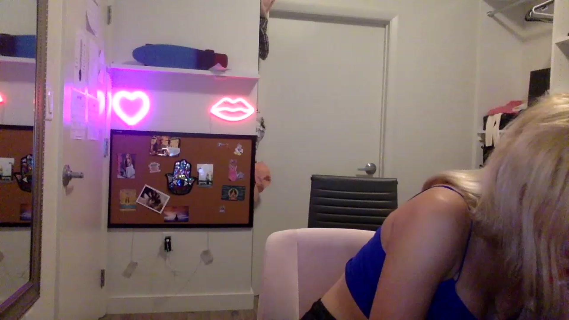 Gallery image thumbnail from sincerelypeny's myfreecams stream on, 05/21/2023, 02:16 image 6 of 20