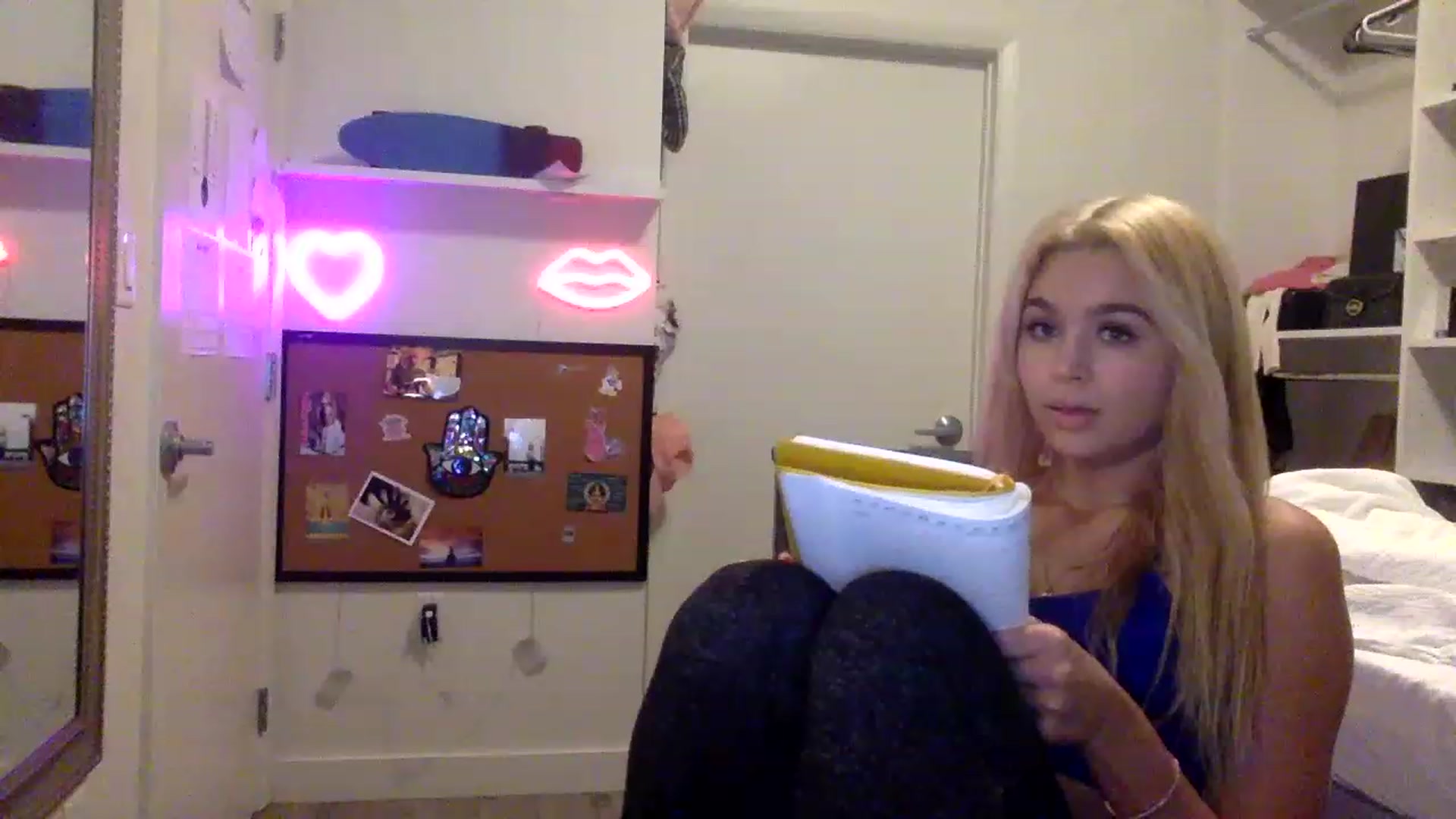 Gallery image thumbnail from sincerelypeny's myfreecams stream on, 05/21/2023, 02:16 image 10 of 20