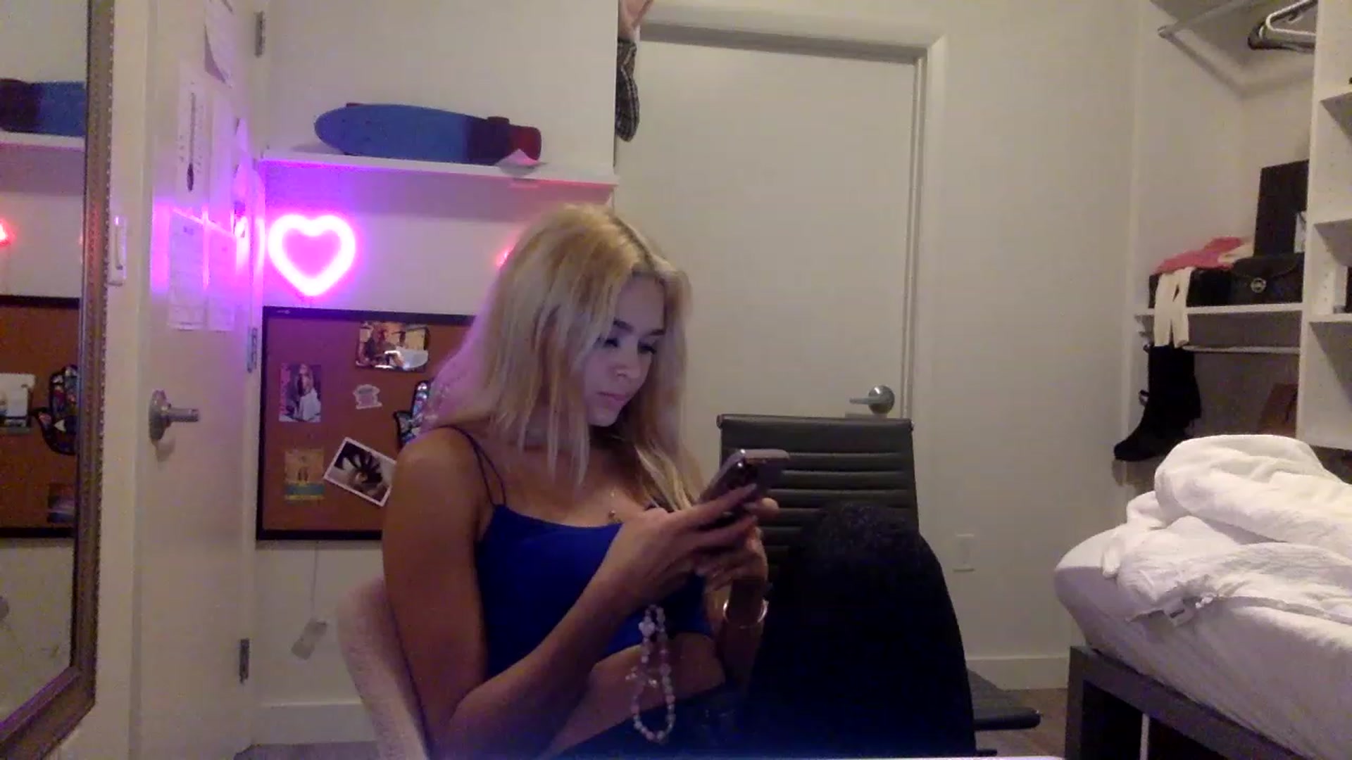 Gallery image thumbnail from sincerelypeny's myfreecams stream on, 05/21/2023, 02:16 image 15 of 20