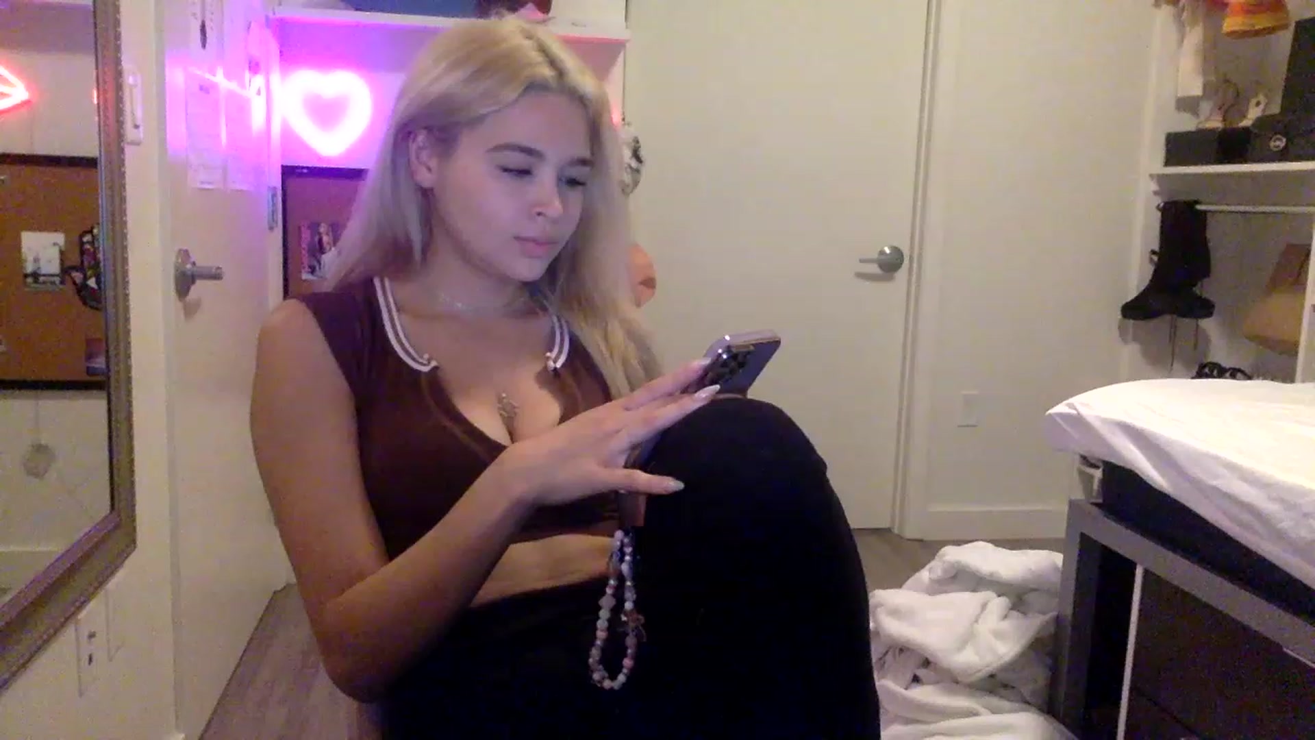 Gallery image thumbnail from sincerelypeny's myfreecams stream on, 05/23/2023, 01:21 image 12 of 20