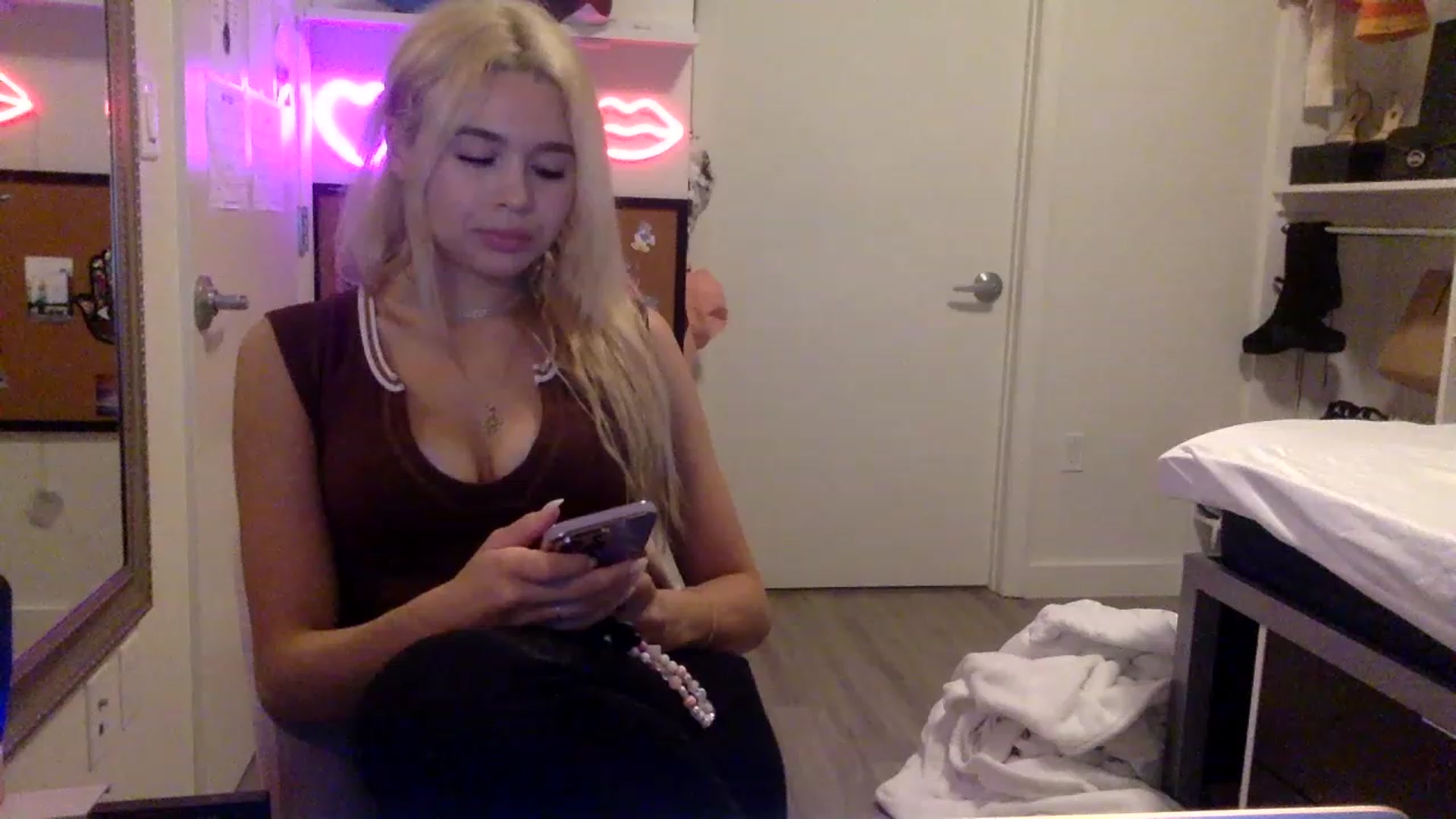 Gallery image thumbnail from sincerelypeny's myfreecams stream on, 05/23/2023, 01:21 image 1 of 20