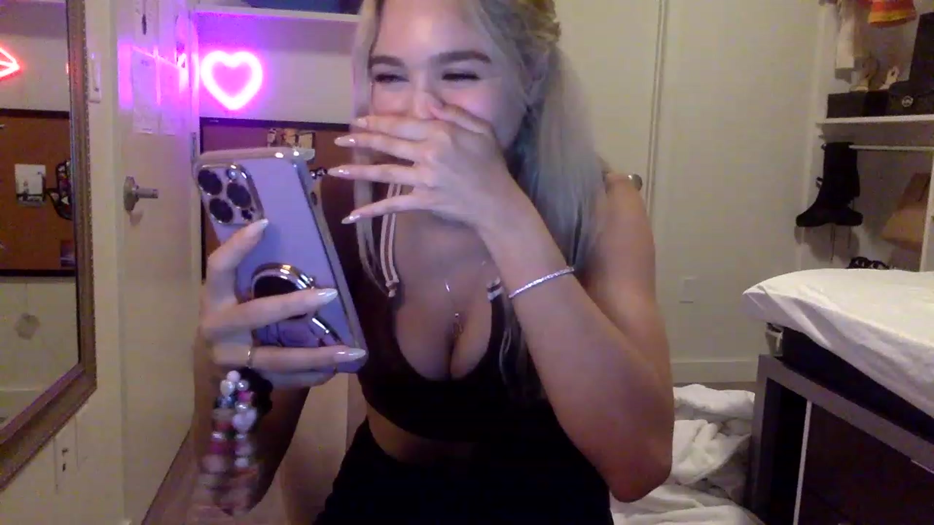 Gallery image thumbnail from sincerelypeny's myfreecams stream on, 05/23/2023, 01:21 image 9 of 20