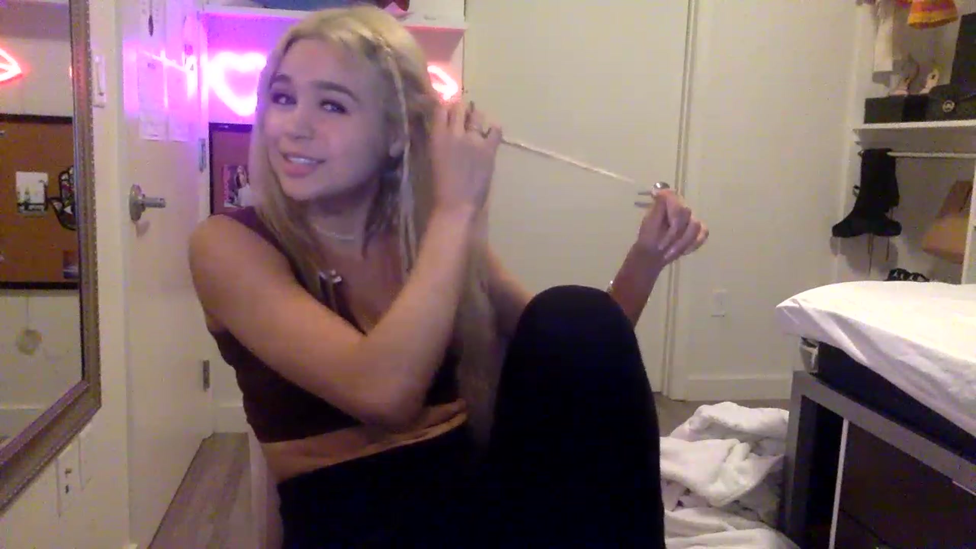 Gallery image thumbnail from sincerelypeny's myfreecams stream on, 05/23/2023, 01:21 image 11 of 20