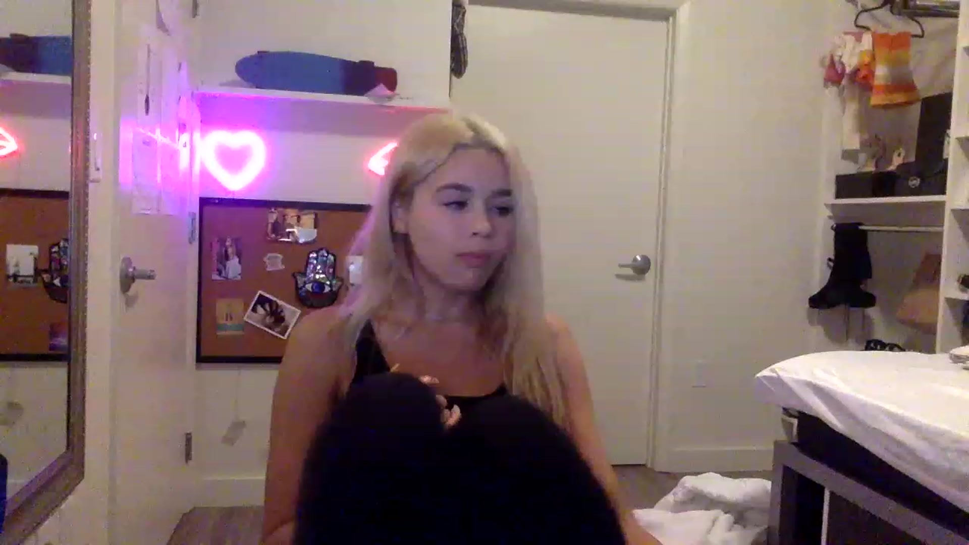 Gallery image thumbnail from sincerelypeny's myfreecams stream on, 05/23/2023, 02:04 image 20 of 20