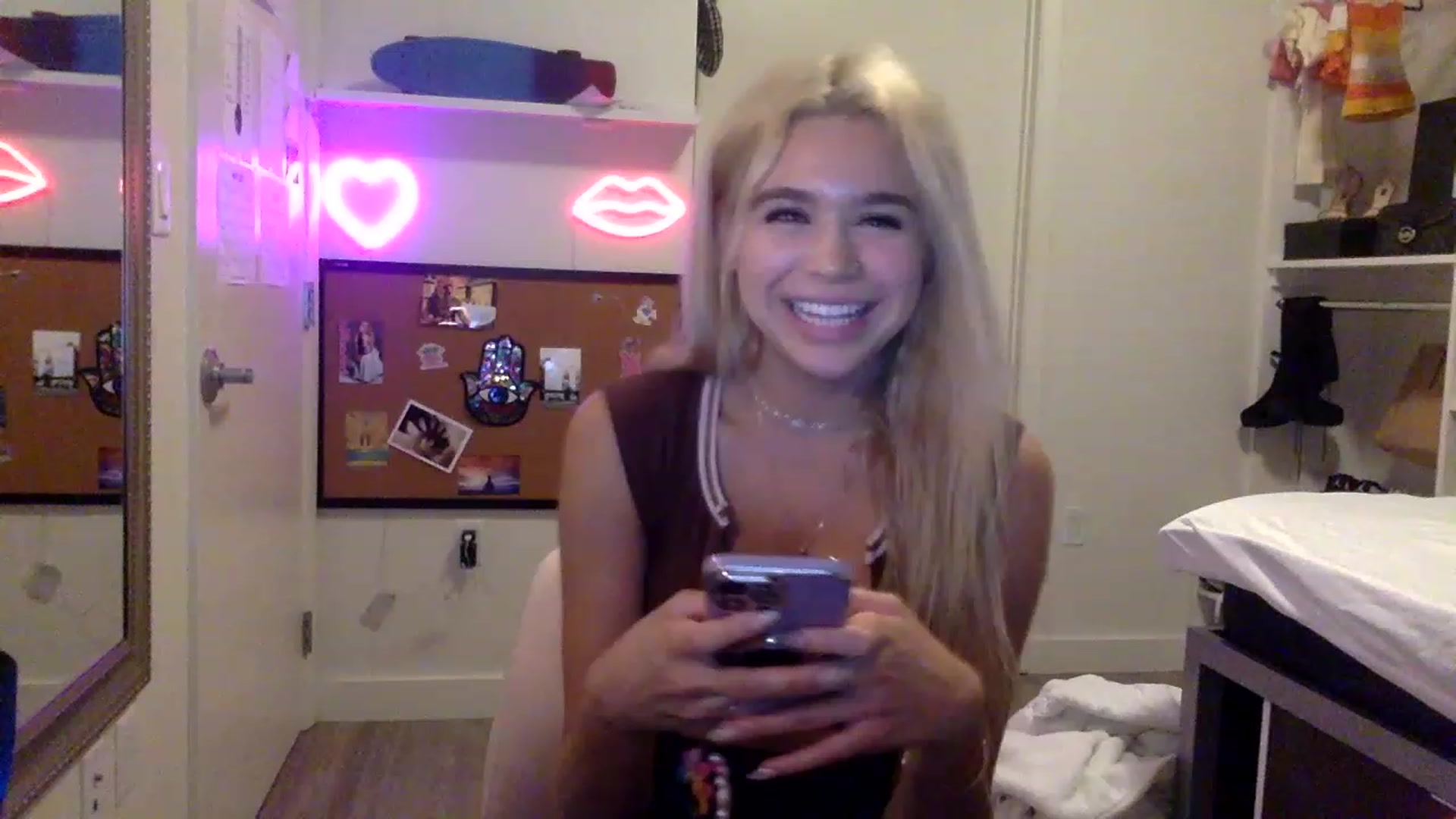 Gallery image thumbnail from sincerelypeny's myfreecams stream on, 05/23/2023, 02:04 image 10 of 20
