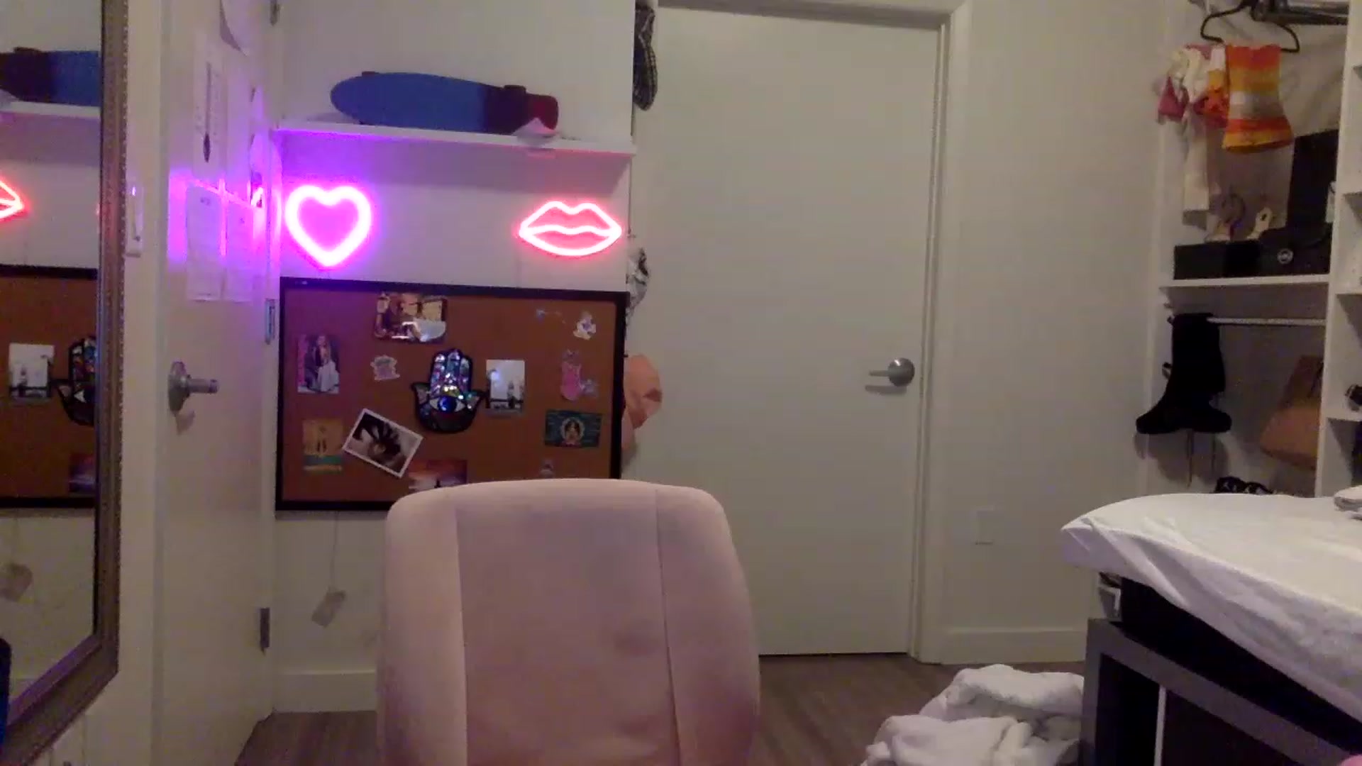 Gallery image thumbnail from sincerelypeny's myfreecams stream on, 05/23/2023, 02:04 image 16 of 20