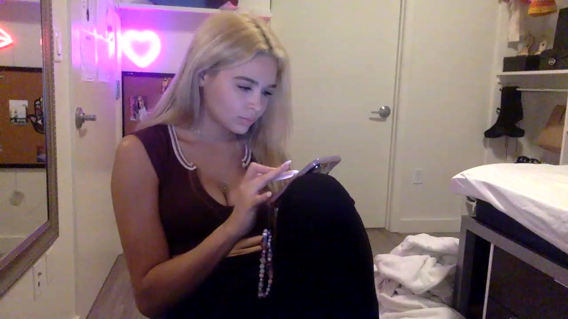 Gallery image thumbnail from sincerelypeny's myfreecams stream on, 05/23/2023, 02:04 image 2 of 20