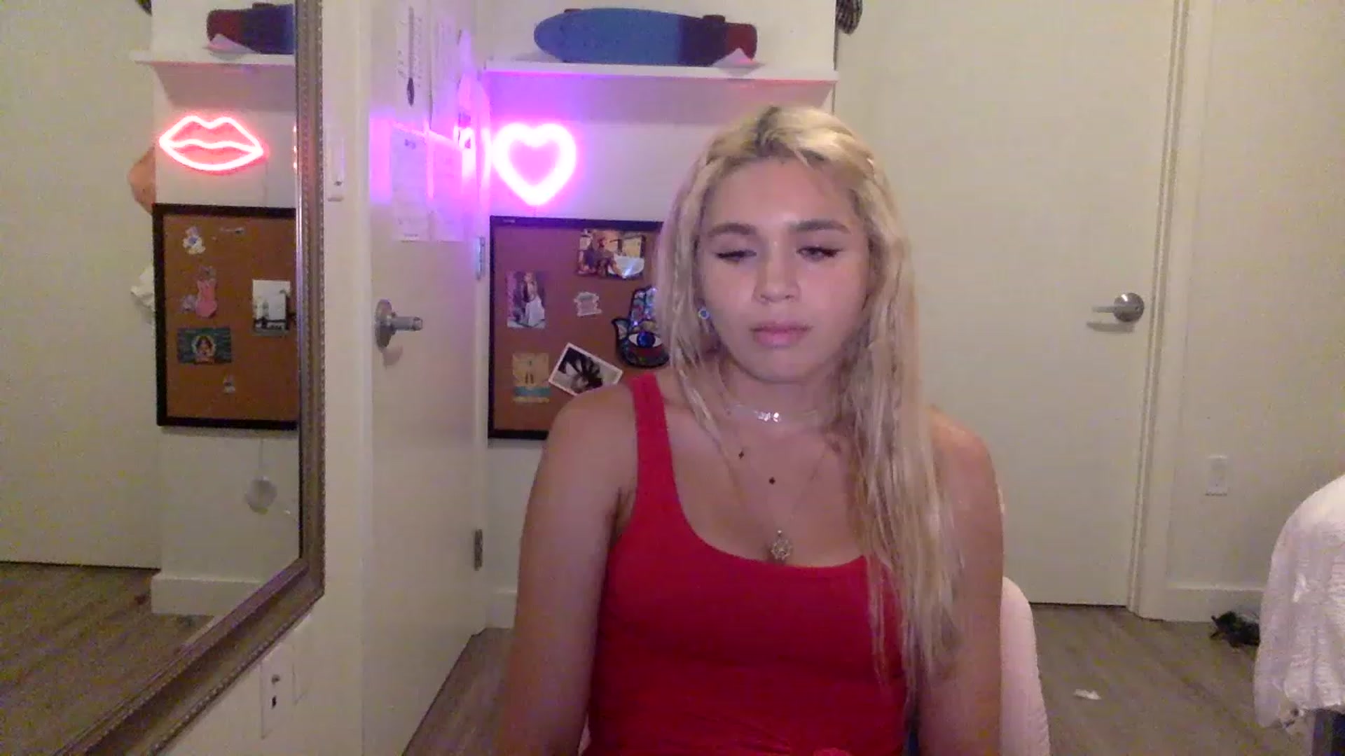 Gallery image thumbnail from sincerelypeny's myfreecams stream on, 06/02/2023, 03:51 image 1 of 20
