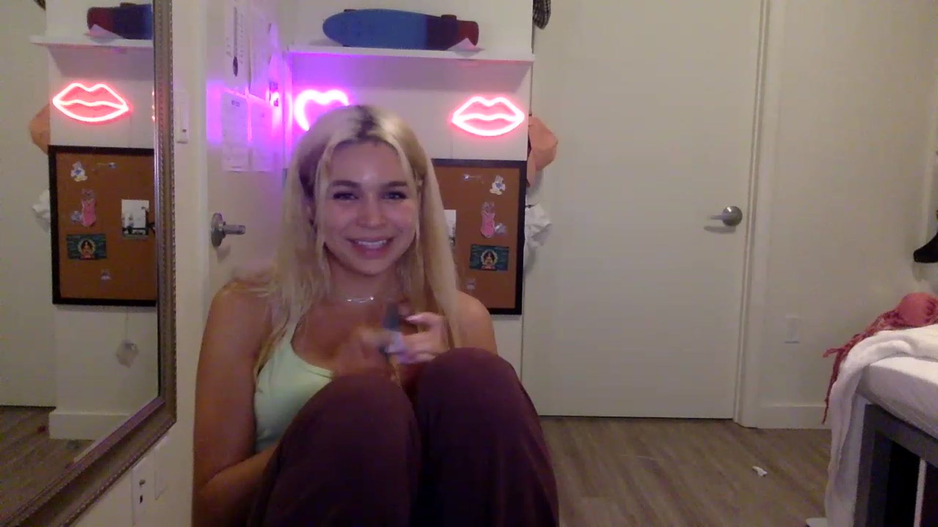 Gallery image thumbnail from sincerelypeny's myfreecams stream on, 06/03/2023, 04:30 image 20 of 20