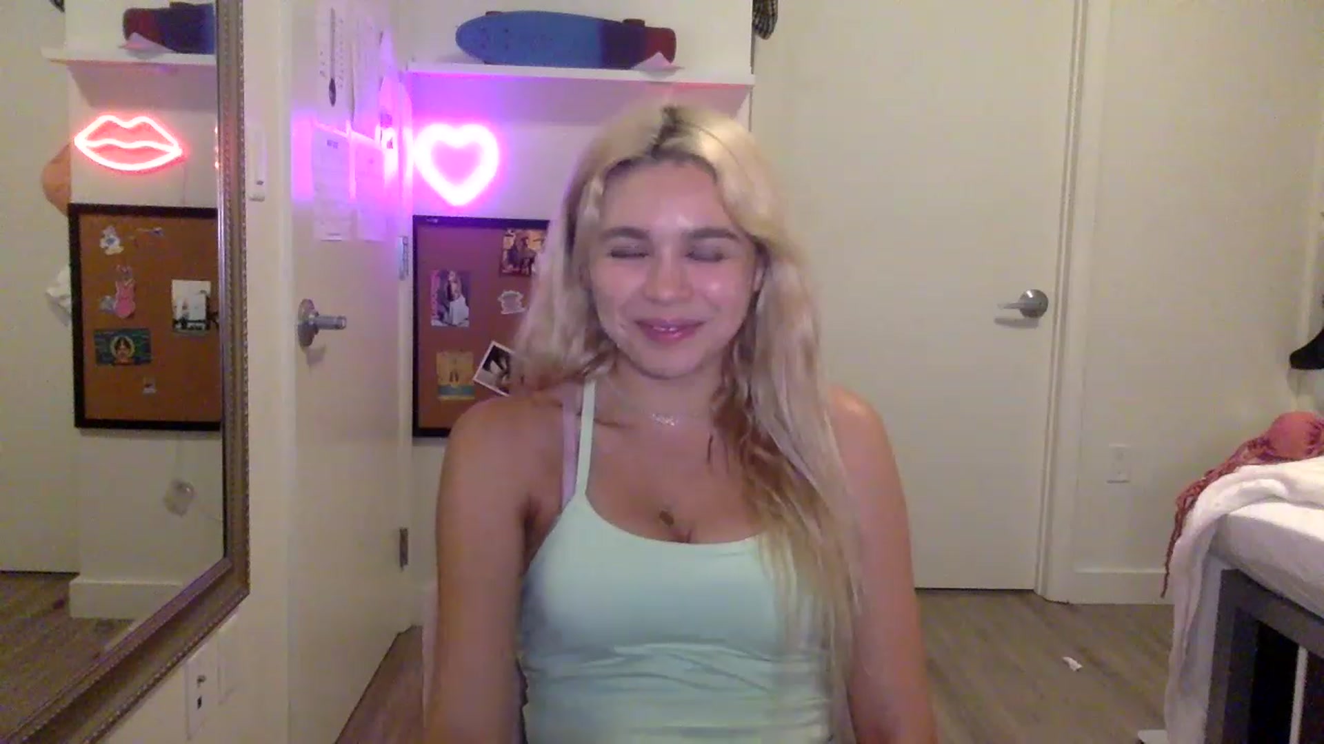 Gallery image thumbnail from sincerelypeny's myfreecams stream on, 06/03/2023, 04:30 image 5 of 20
