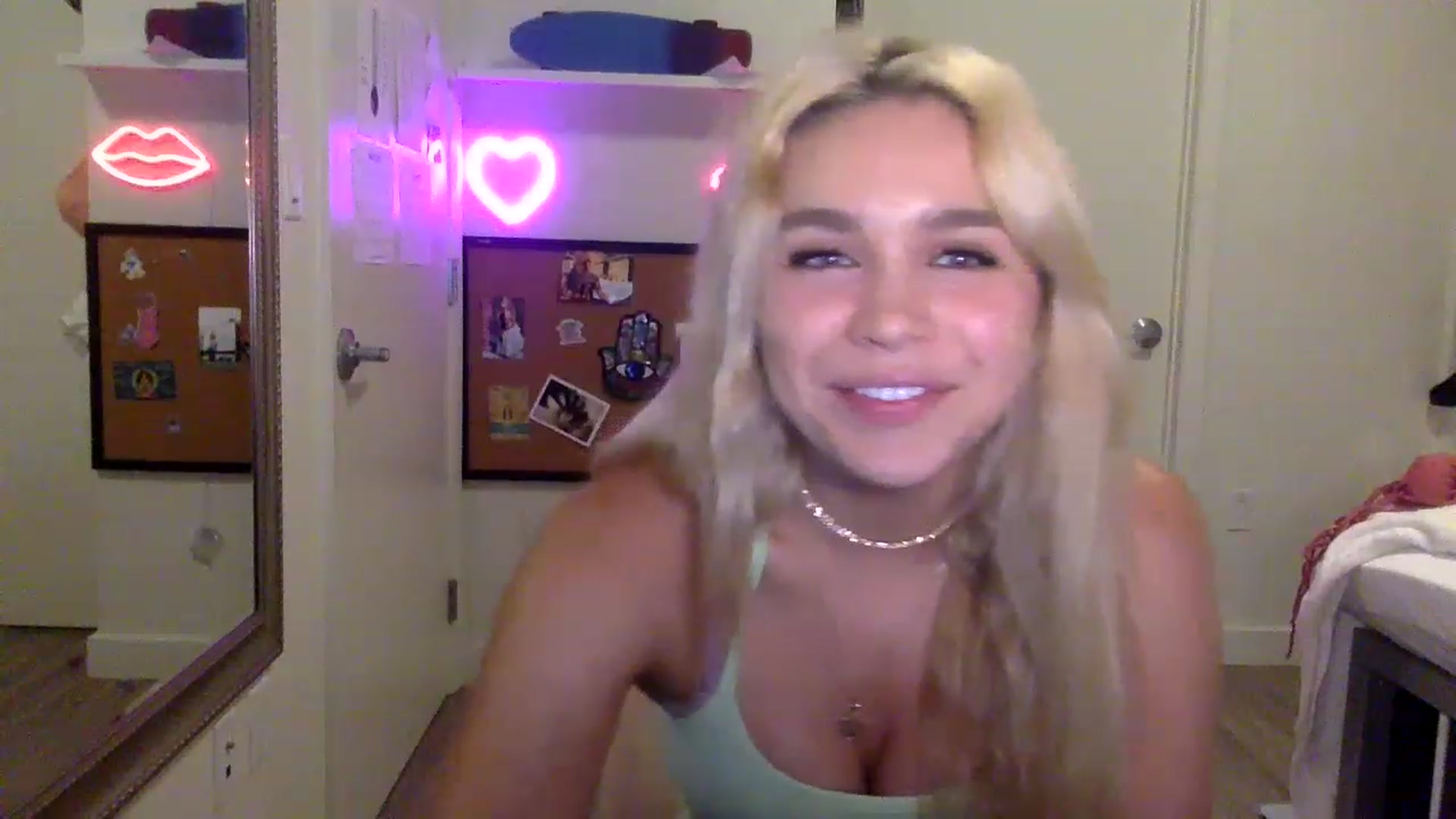 Gallery image thumbnail from sincerelypeny's myfreecams stream on, 06/03/2023, 04:30 image 2 of 20