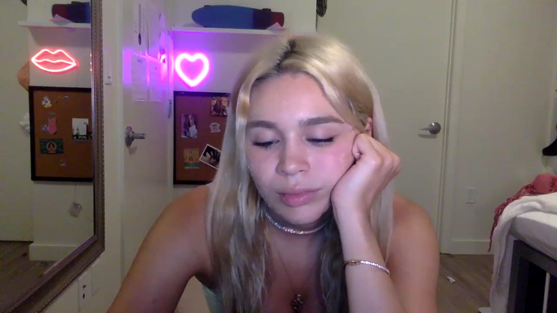 Gallery image thumbnail from sincerelypeny's myfreecams stream on, 06/03/2023, 04:30 image 11 of 20