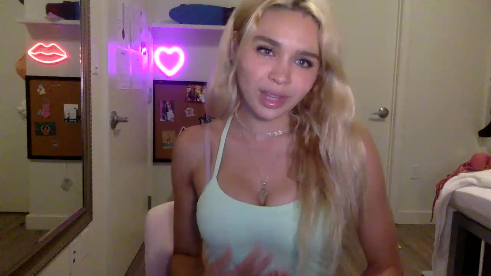 Gallery image thumbnail from sincerelypeny's myfreecams stream on, 06/03/2023, 04:30 image 7 of 20