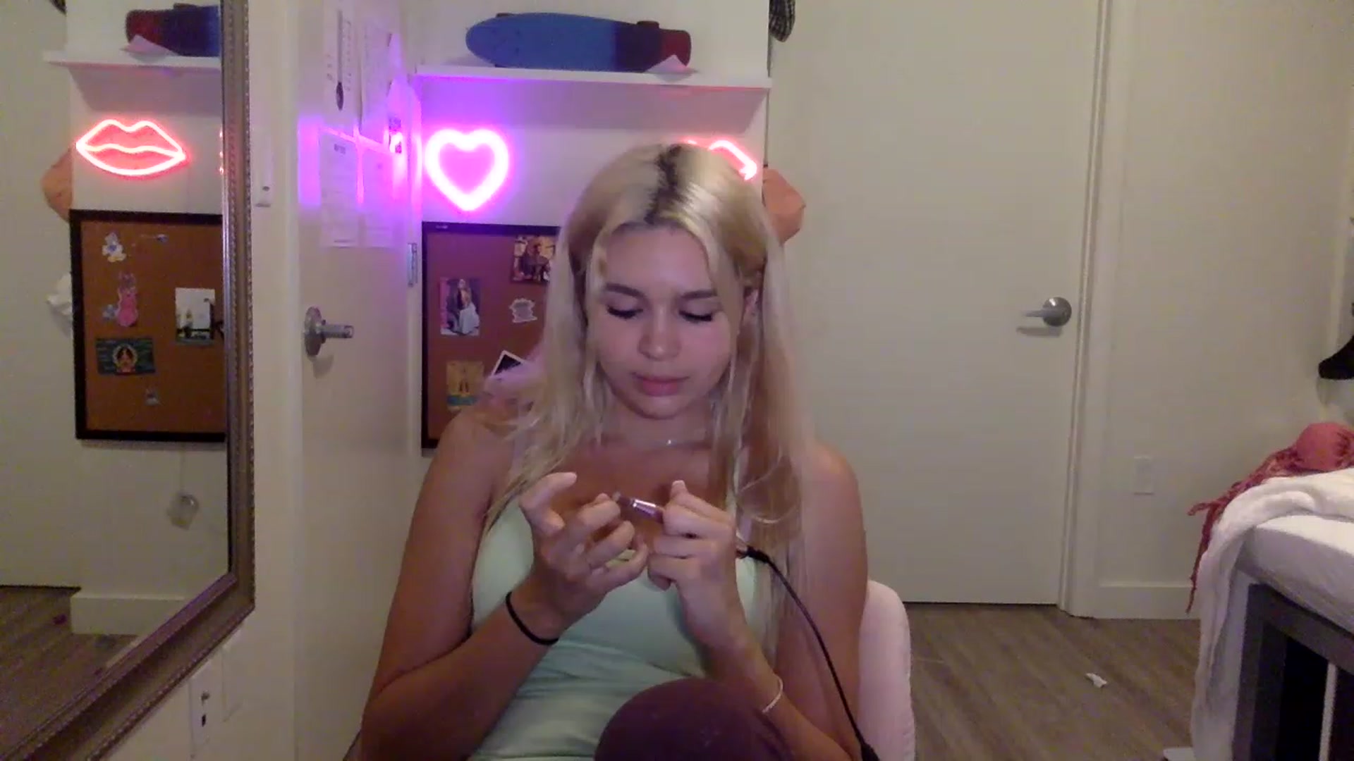 Gallery image thumbnail from sincerelypeny's myfreecams stream on, 06/03/2023, 04:30 image 17 of 20