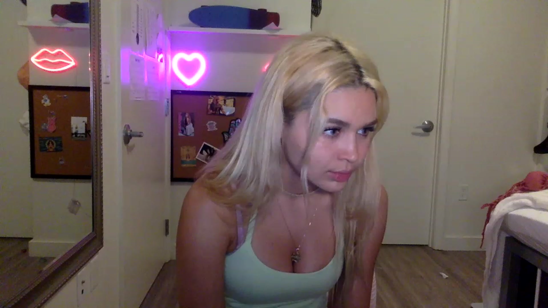 Gallery image thumbnail from sincerelypeny's myfreecams stream on, 06/03/2023, 04:30 image 15 of 20