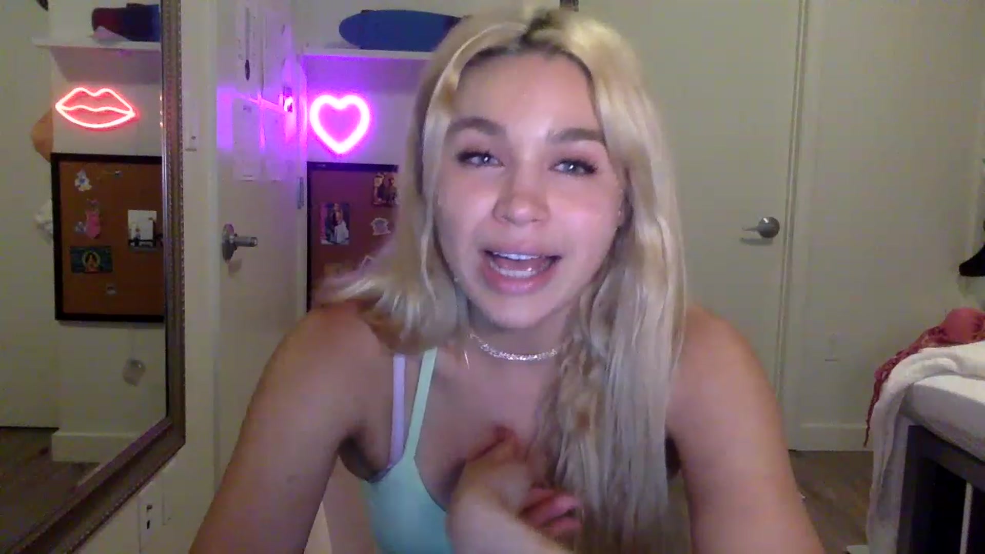 Gallery image thumbnail from sincerelypeny's myfreecams stream on, 06/03/2023, 04:30 image 8 of 20