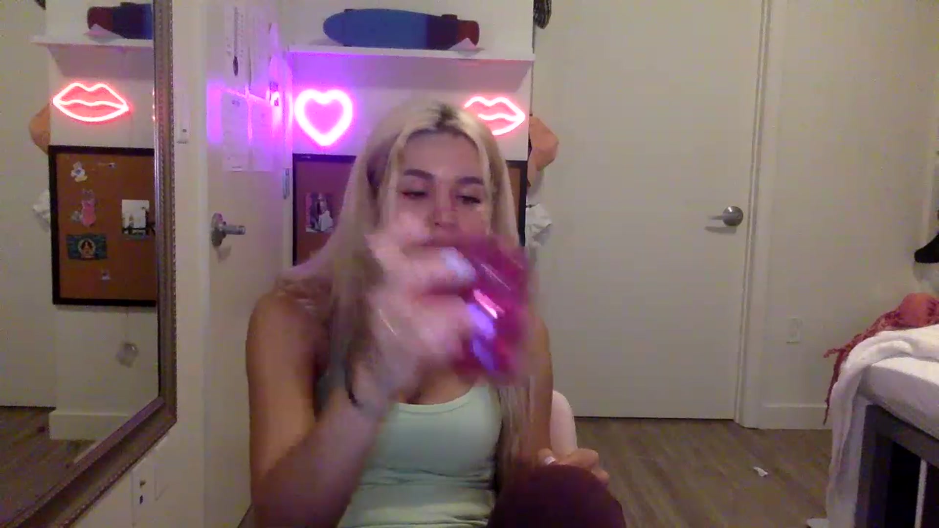 Gallery image thumbnail from sincerelypeny's myfreecams stream on, 06/03/2023, 04:30 image 18 of 20