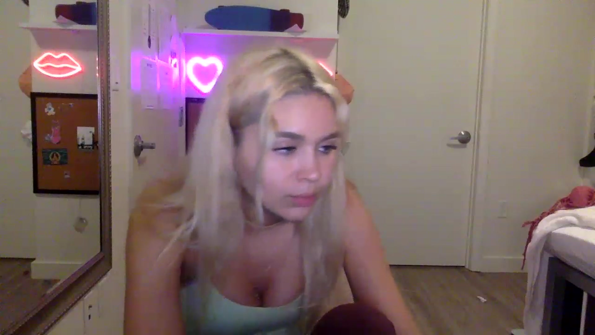 Gallery image thumbnail from sincerelypeny's myfreecams stream on, 06/03/2023, 04:30 image 19 of 20