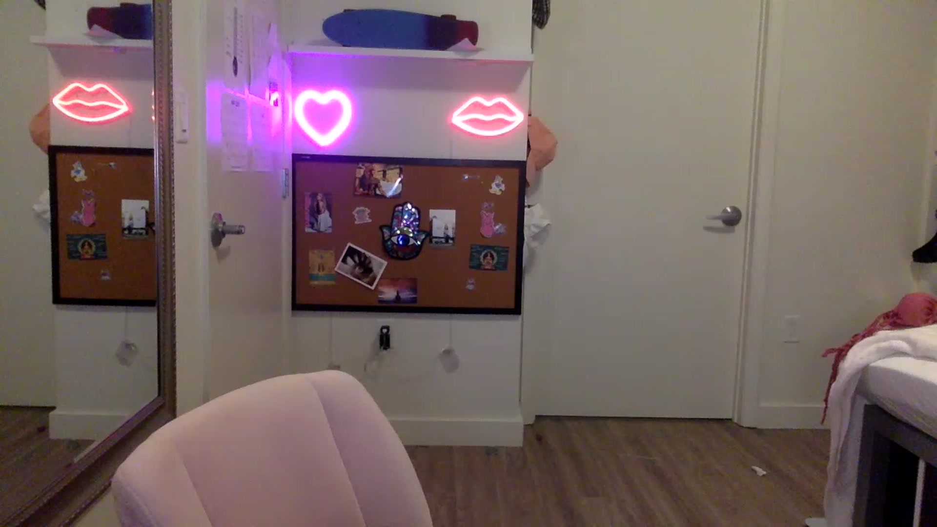 Gallery image thumbnail from sincerelypeny's myfreecams stream on, 06/03/2023, 04:30 image 12 of 20