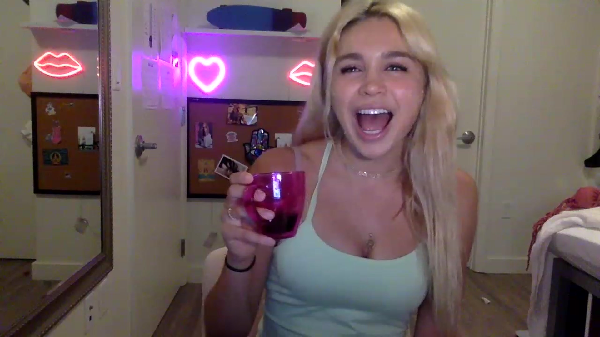 Gallery image thumbnail from sincerelypeny's myfreecams stream on, 06/03/2023, 04:30 image 4 of 20