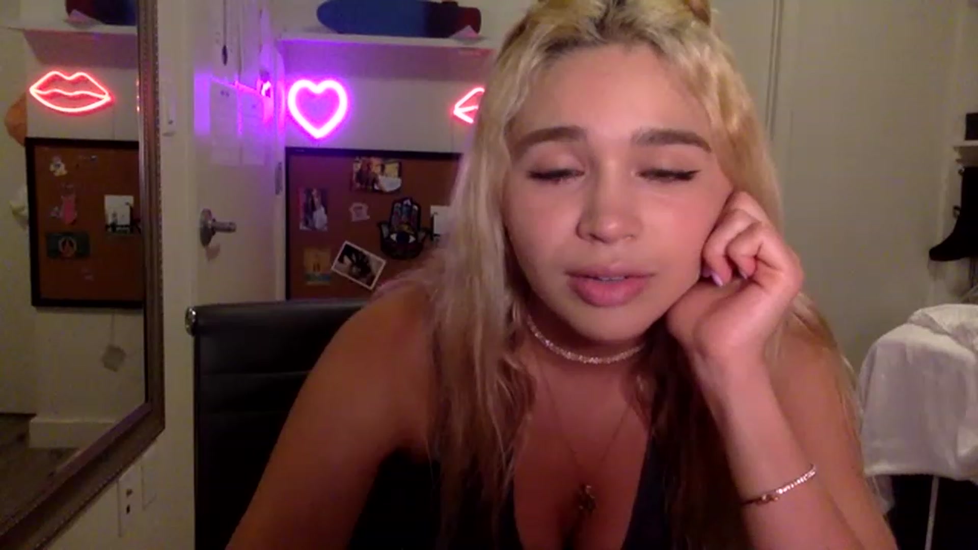 Gallery image thumbnail from sincerelypeny's myfreecams stream on, 06/04/2023, 01:56 image 11 of 20