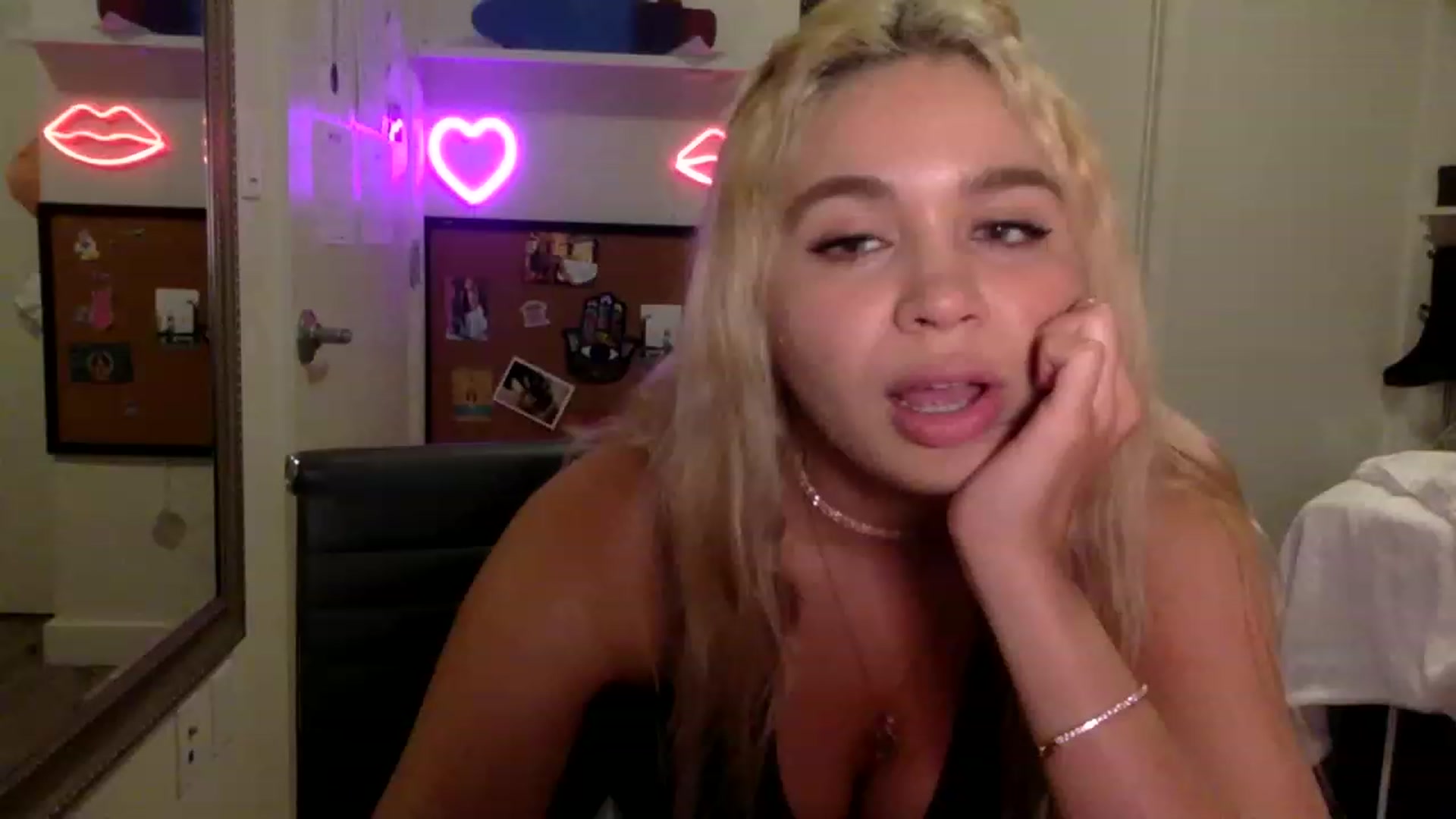 Gallery image thumbnail from sincerelypeny's myfreecams stream on, 06/04/2023, 01:56 image 10 of 20