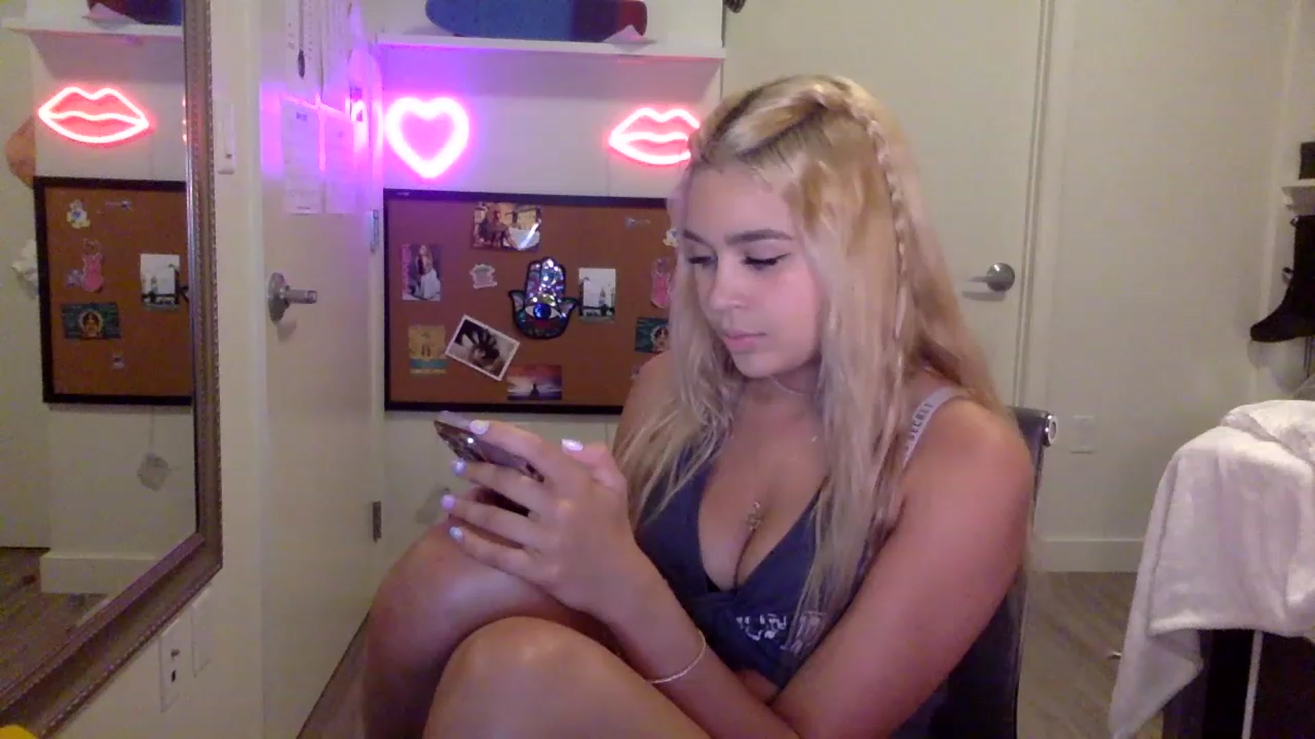 Gallery image thumbnail from sincerelypeny's myfreecams stream on, 06/04/2023, 01:56 image 3 of 20