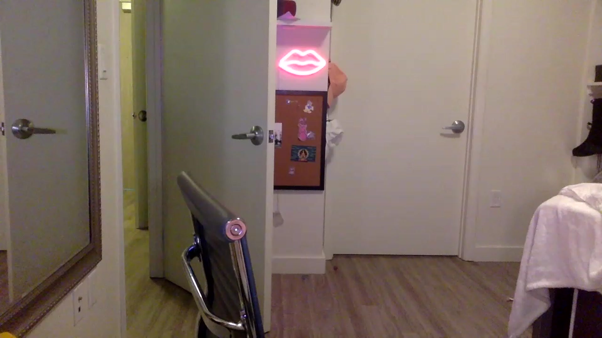 Gallery image thumbnail from sincerelypeny's myfreecams stream on, 06/04/2023, 01:56 image 4 of 20