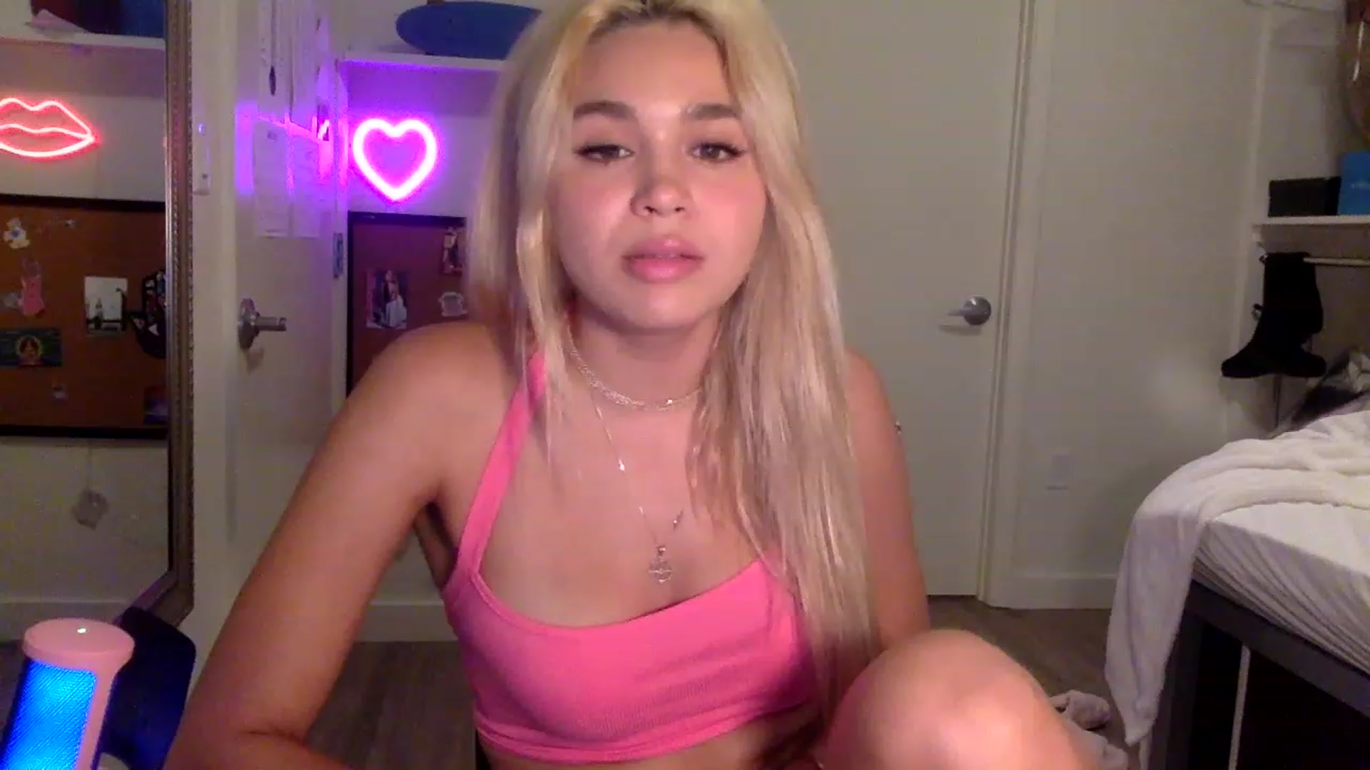 Gallery image thumbnail from sincerelypeny's myfreecams stream on, 06/05/2023, 03:20 image 3 of 20