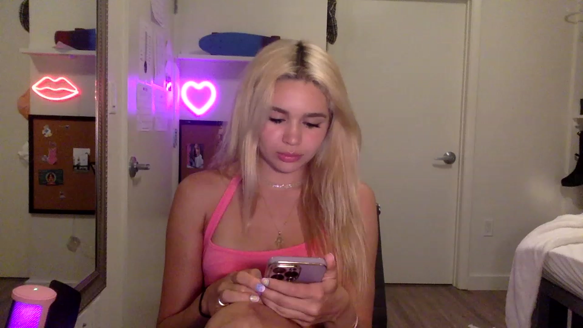 Gallery image thumbnail from sincerelypeny's myfreecams stream on, 06/05/2023, 03:20 image 8 of 20