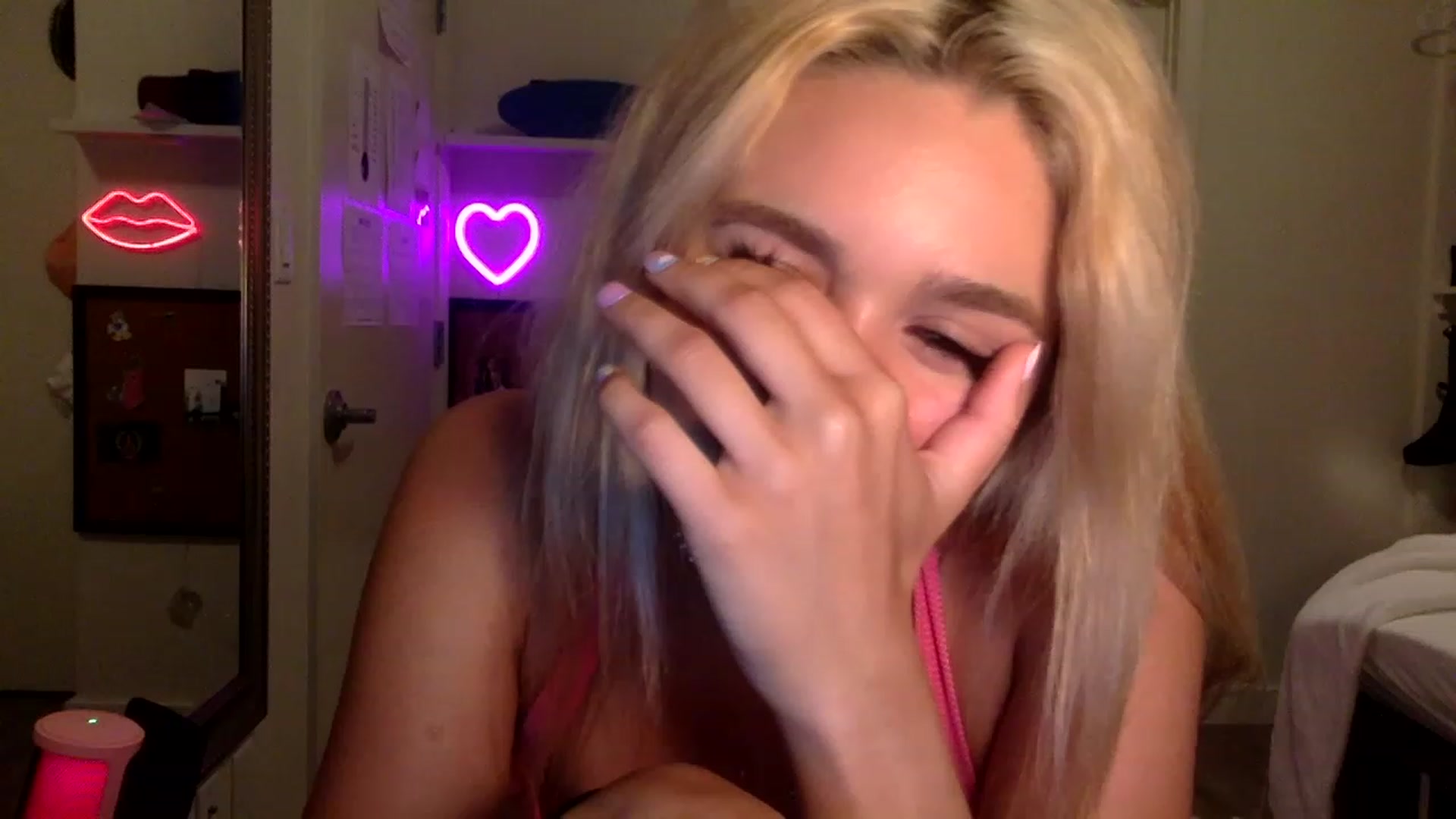Gallery image thumbnail from sincerelypeny's myfreecams stream on, 06/05/2023, 03:20 image 11 of 20