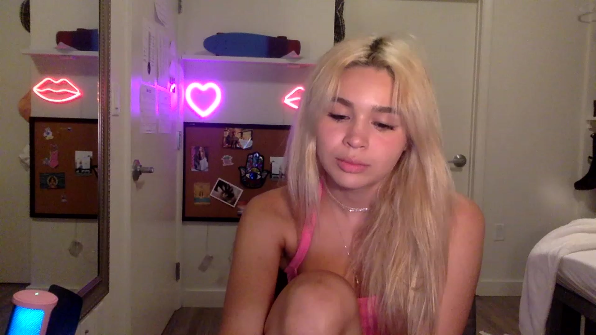 Gallery image thumbnail from sincerelypeny's myfreecams stream on, 06/05/2023, 03:20 image 19 of 20
