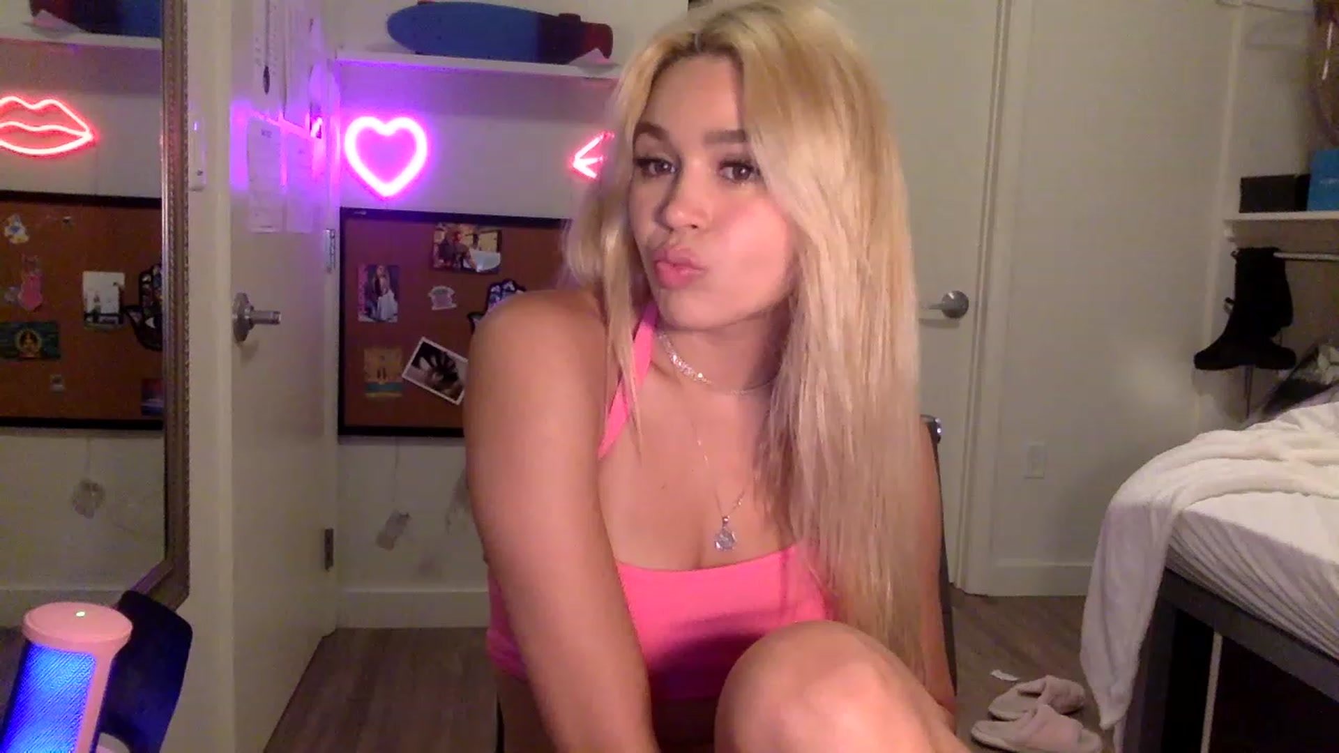Gallery image thumbnail from sincerelypeny's myfreecams stream on, 06/05/2023, 03:20 image 4 of 20