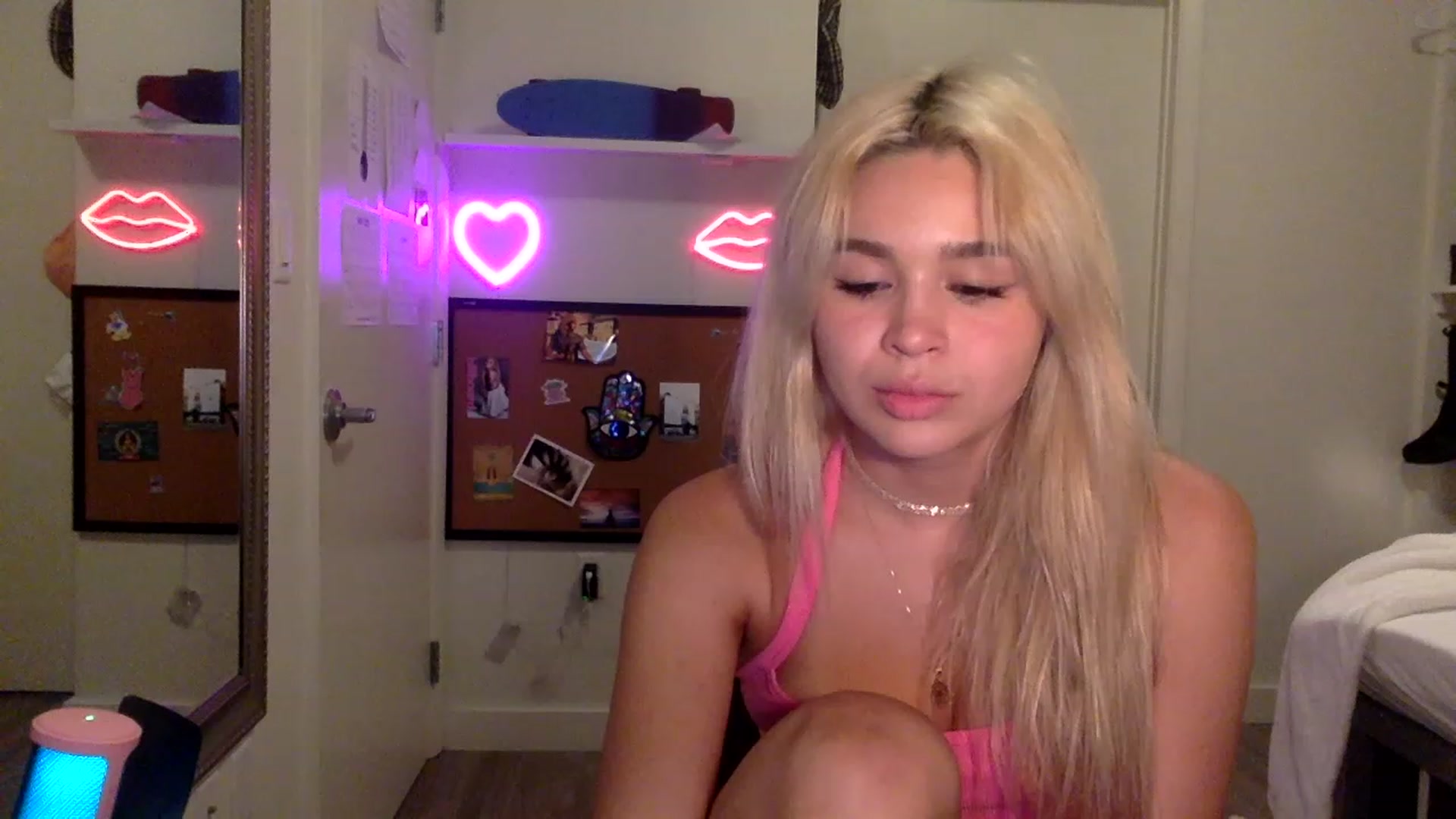 Gallery image thumbnail from sincerelypeny's myfreecams stream on, 06/05/2023, 03:20 image 18 of 20