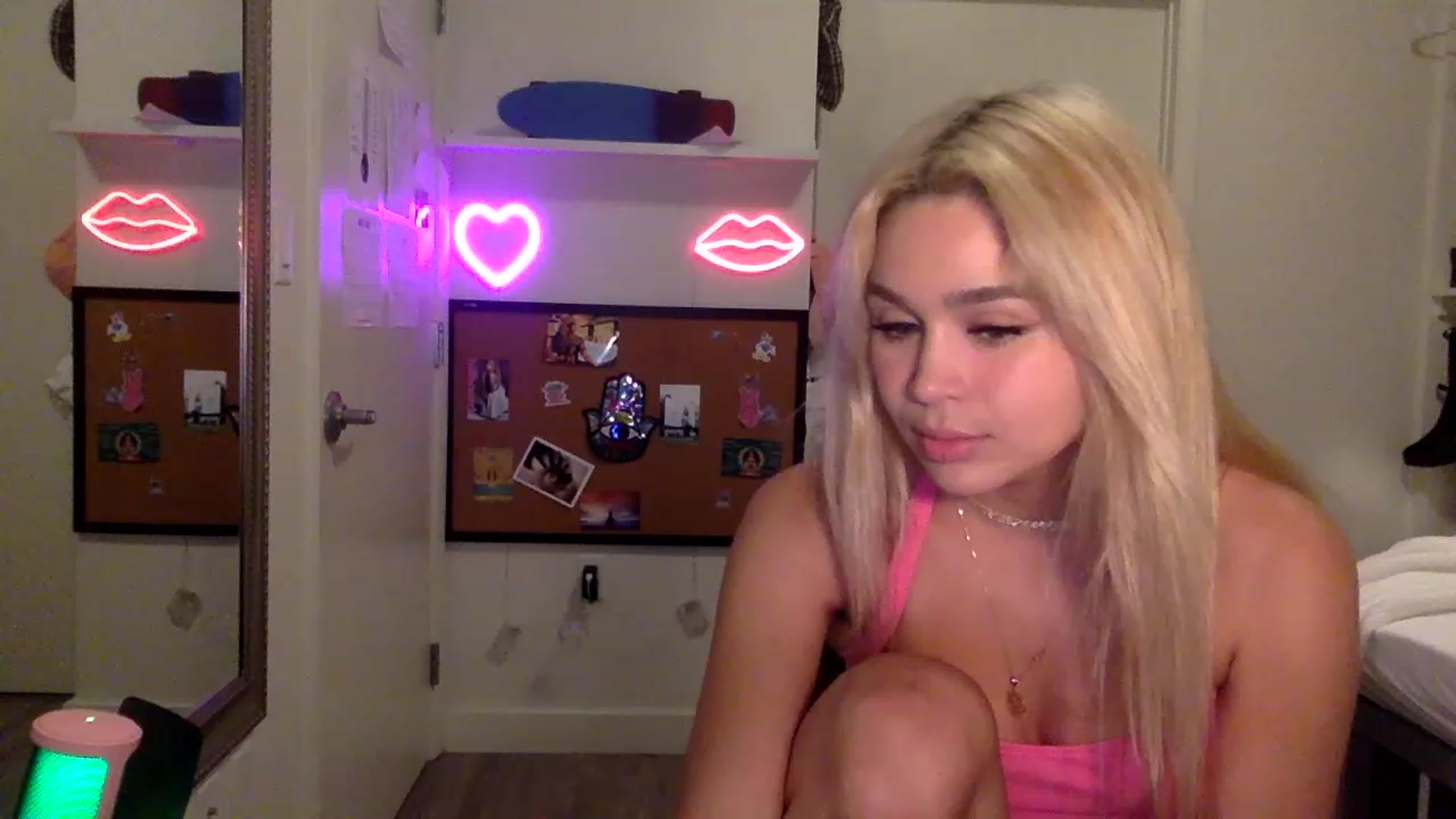 Gallery image thumbnail from sincerelypeny's myfreecams stream on, 06/05/2023, 03:20 image 16 of 20