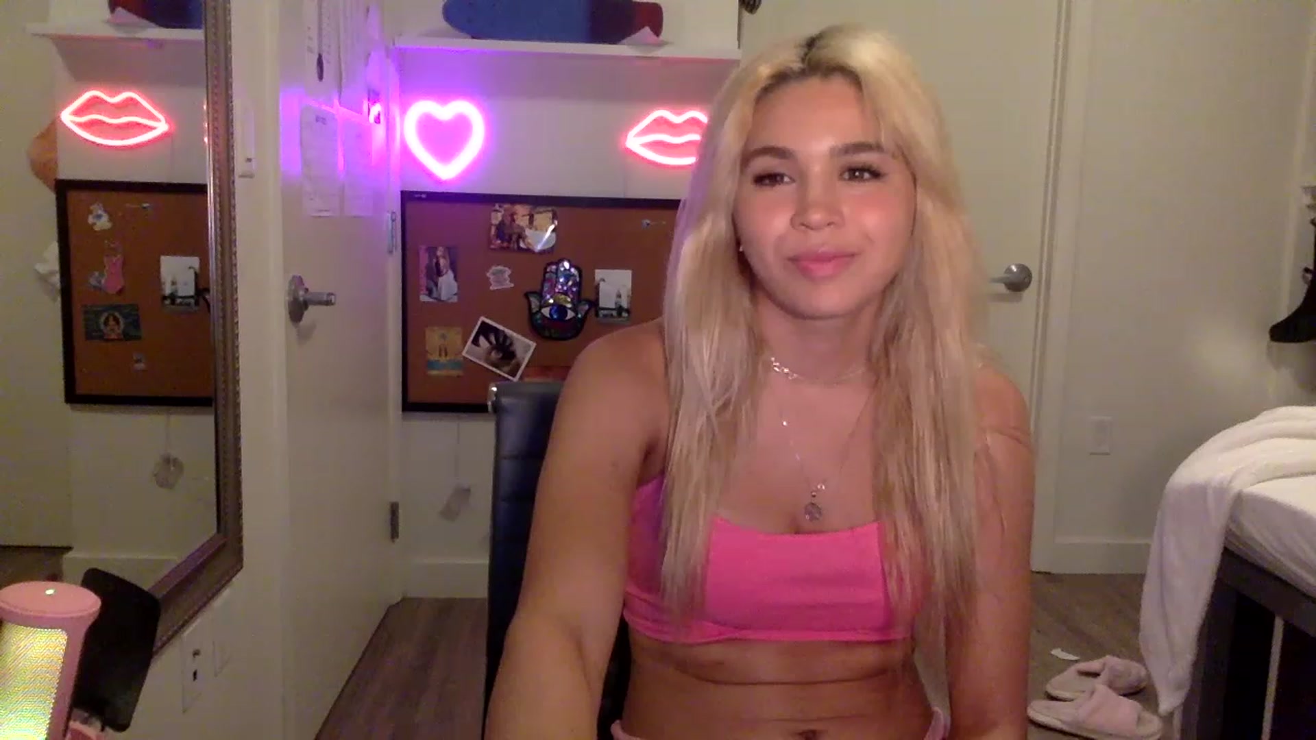 Gallery image thumbnail from sincerelypeny's myfreecams stream on, 06/05/2023, 03:57 image 7 of 20