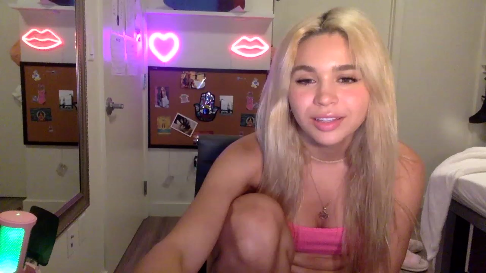 Gallery image thumbnail from sincerelypeny's myfreecams stream on, 06/05/2023, 03:57 image 12 of 20