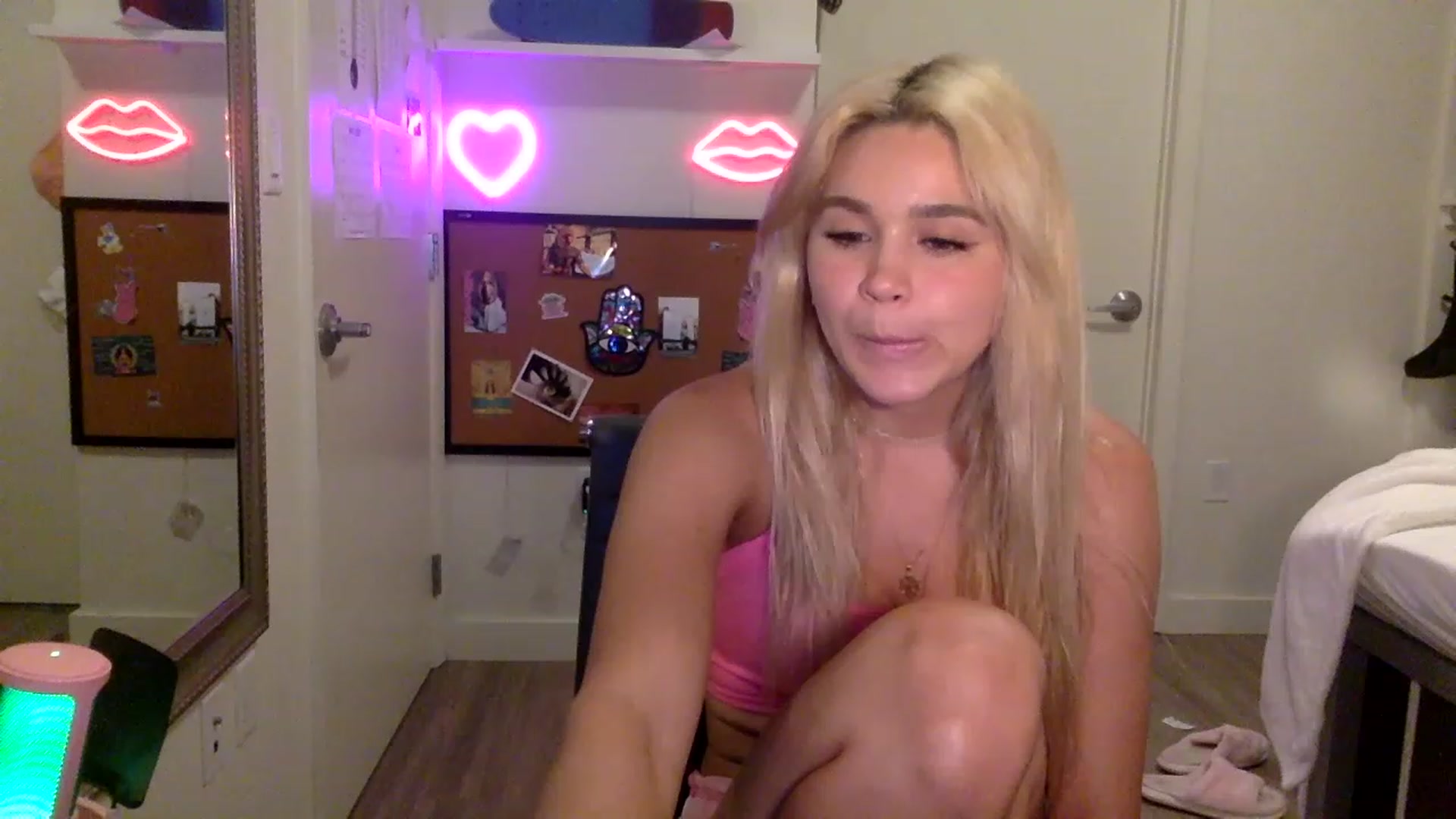 Gallery image thumbnail from sincerelypeny's myfreecams stream on, 06/05/2023, 03:57 image 19 of 20