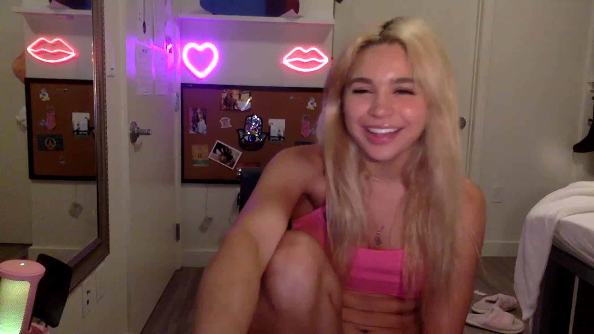 Gallery image thumbnail from sincerelypeny's myfreecams stream on, 06/05/2023, 03:57 image 14 of 20