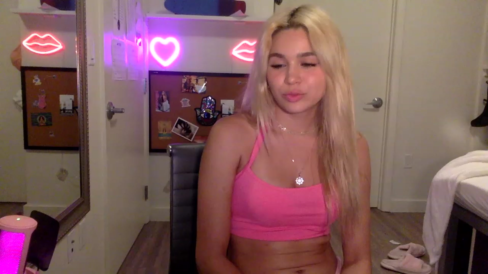 Gallery image thumbnail from sincerelypeny's myfreecams stream on, 06/05/2023, 03:57 image 2 of 20