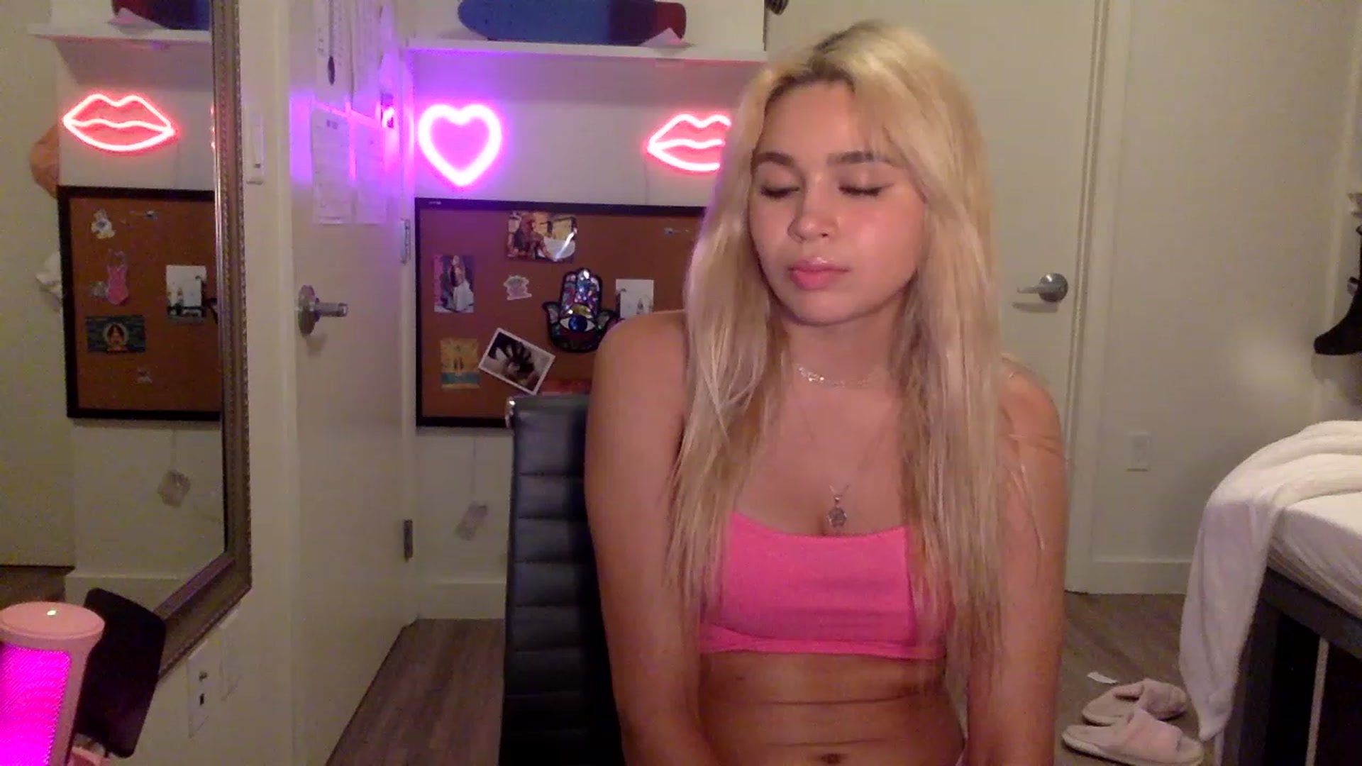 Gallery image thumbnail from sincerelypeny's myfreecams stream on, 06/05/2023, 03:57 image 9 of 20