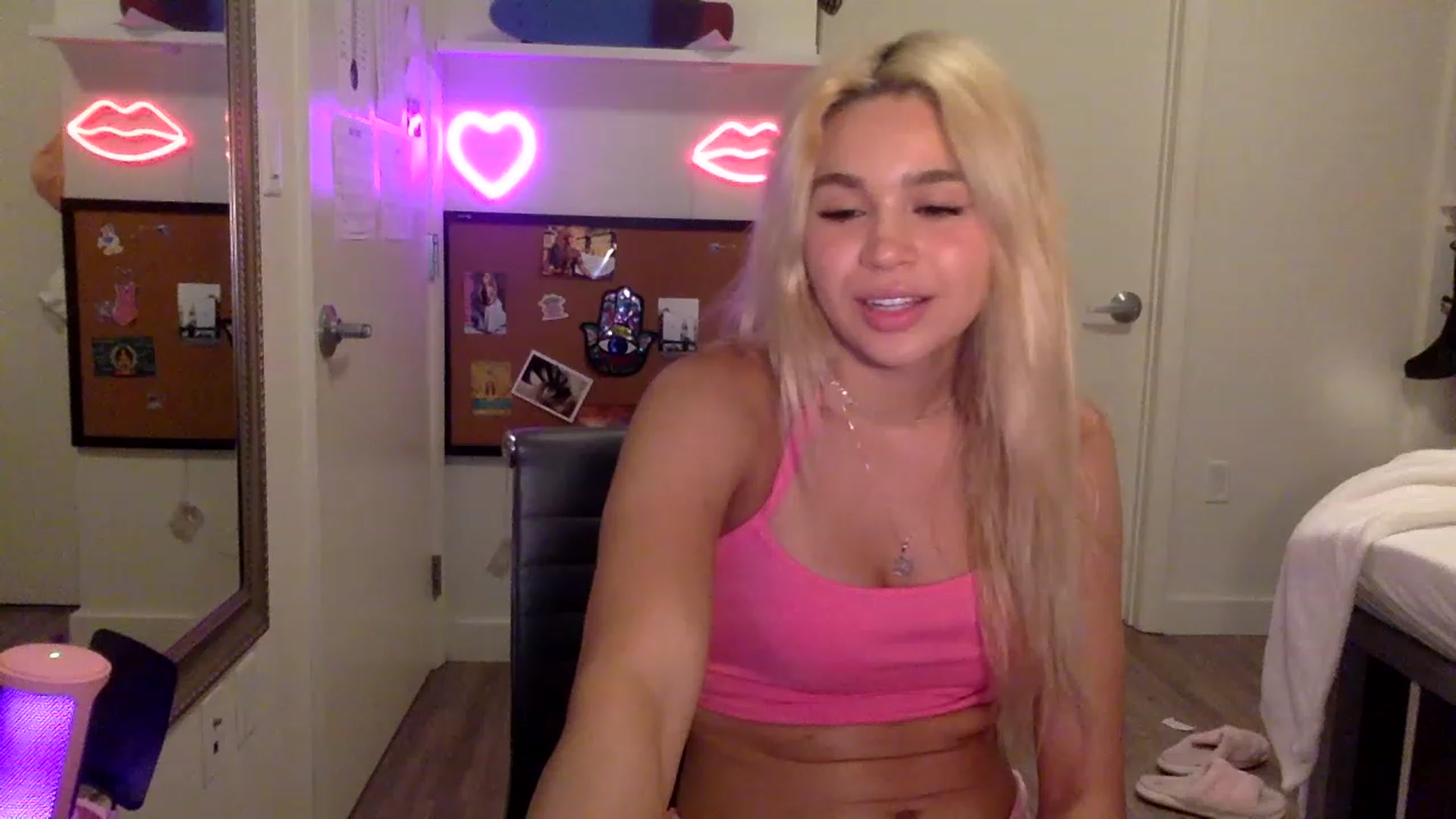 Gallery image thumbnail from sincerelypeny's myfreecams stream on, 06/05/2023, 03:57 image 4 of 20
