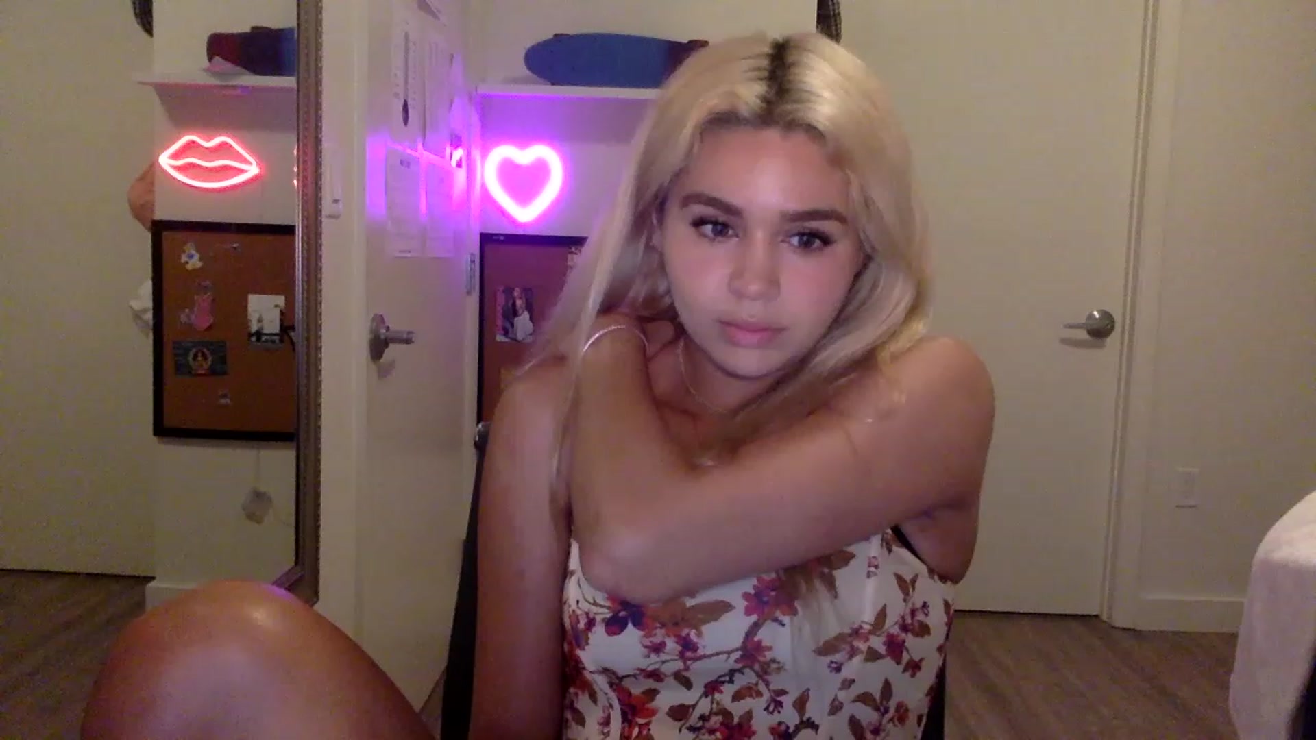 Gallery image thumbnail from sincerelypeny's myfreecams stream on, 06/06/2023, 03:22 image 17 of 20
